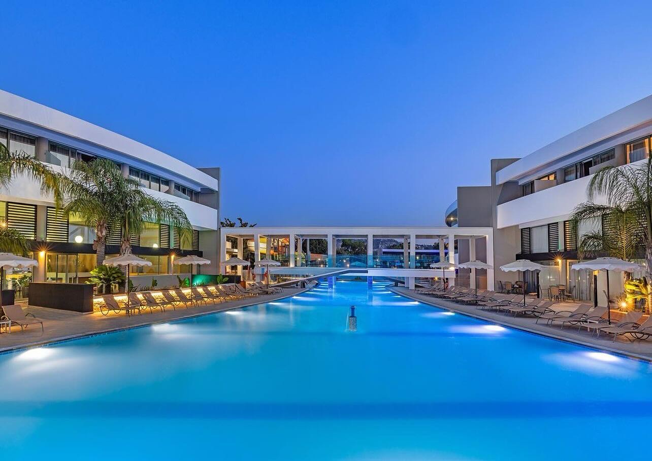 "Evenings by the pool, where the enchanting lights dance on the water. ✨🌙 As the sun sets, the magic deepens.🍹
#virginia_family_resort #rhodesisland #greece #greekholiday #familyholidays #GreekResortEscape #IslandRetreatGreece #LuxuryResortLiving #GreeceVacationMode #ResortGetawayGreece #AegeanParadise #SunsetViews #SeasideResortMagic #GreekIslandHospitality #PoolsideElegance