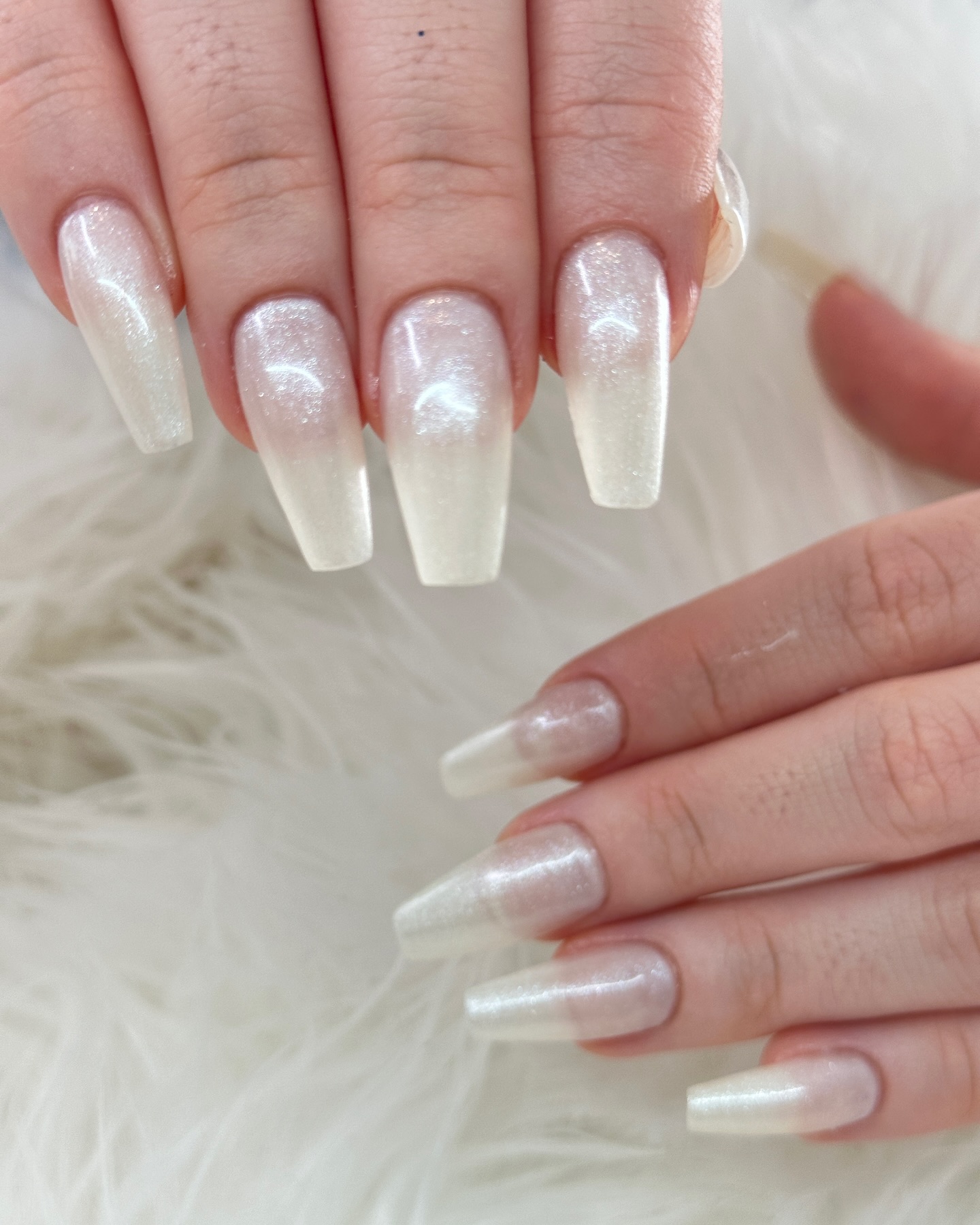 Coffin Shape extensions finished with in soft white colour with a shimmer was the requested design. ❤️ how this set turned out.
🩷🩷🩷