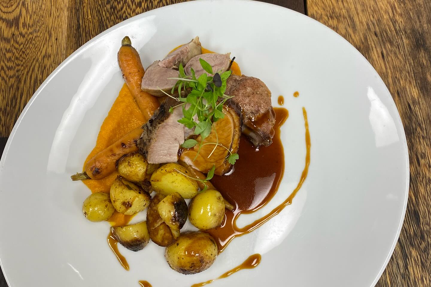 Metzgete vom Gitzi🐐
Ein echter Geheimtipp in unserer „Metzgete-Reihe“ -
am Freitag, 24. Mai steht die Metzgete vom Gitzi an😋
Erneut dürfen wir das Toggenburger-Gitzi von Christina Bichsel vom BioLokal in Hettiswil b. Hindelbank beziehen😅🙌!
Wir haben noch einige freie Plätze! - Ergreife die seltene Möglichkeit in den Genuss von „Gitzi-Fleisch“ zu kommen und reserviere dir deinen Tisch!🍽️
Reservation:
💻: Link in Story👆
📧: info@freibank.ch
📞: 031 333 14 40
24.05, ab 18:00 Uhr - Menü à CHF 94.-
#freibankbern
#wankdorfcity
#metzgete
#gitzi
#biolokal
#eatlocal
#drinklocal