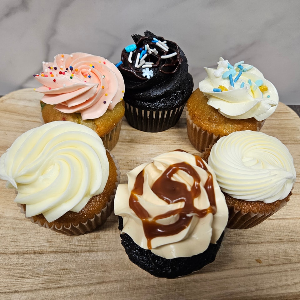 Is it just us or is December flying by?! Christmas is 13 days away! 😲 We're still taking Christmas orders but let's discuss this weekends menu. New stuff, the return of some favorites, there's surely something to please everyone. See you this weekend! ☃️
Muffins: Blueberry Streusel, Cinnamon Streusel
Cheesecake: Vanilla Mini, Peppermint Oreo Brownie Slice, S'mores Slice, Concord Grape Sour Cream Topped Vanilla Cheesecake Slice (just trust us in this one)
Breakfast: Gingerbread Streusel Slice, Sundried Tomato & Goat Cheese scone
Cookies: Chocolate Chip, Monster, Gluten/Dairy Free Chocolate Chip & Snickerdoodle
Christmas Cookies: Iced Sugar Cookies, Iced Gingerbread, Raspberry Thumbprint, Molasses
Cupcakes: Triple Chocolate, Vanilla, Carrot, Funfetti Maraschino Cherry, Chocolate Caramel, Raspberry Cheesecake, Allergen Friendly
Macarons: Eggnog, Hot Chocolate, Red Hot Cinnamon
Bars: Caramel Apple Crumble, Fluffernutter Brownie, Scotcheroos
Quiche: Bacon/Cheddar/Onion, Spanish Omelette (sliced potato & onion), Beef Stroganoff (beef, mushroom, onion and sour cream)
Granola: Cinnamon Pecan, Blueberry Vanilla
Other Treats: Chex Mix, Caramel Apple Chex Mix, Candied Nuts, Salted Caramel Sauce, Angel Food Candy
Specialty item: Banana Pudding
Dog Treats (100% of proceeds to benefit the Watertown Humane Society)