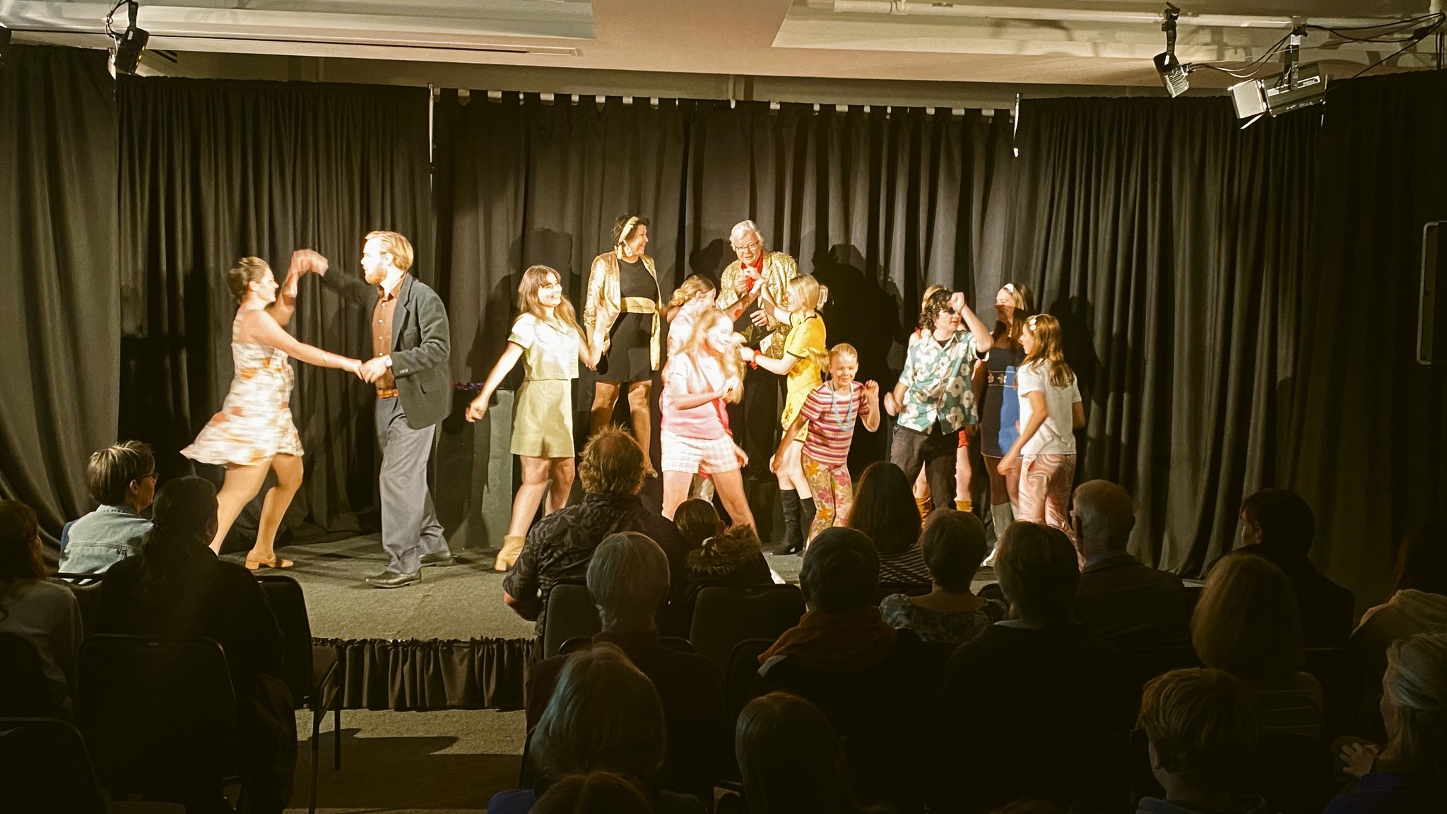 ๐๐ก๐๐ง๐ค๐ฌ ๐ญ๐จ ๐๐ก๐ ๐๐ฌ๐ฉ๐ฅ๐๐ง๐๐๐ ๐๐จ๐ญ๐๐ฅ!
Our local Busselton icon has been a long supporter of Busselton Fringe and Acting Up, and we thank them once again for their support for our 2026 program.
It's the perfect place to grab a bite to eat before the show!
๐https://esplanadehotelbusselton.com.au/