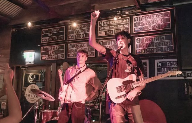 ๐ ๐๐๐๐ฎ๐ญ ๐๐ฅ๐๐ฎ๐ฆ ๐๐๐ฎ๐ง๐๐ก ๐๐ญ ๐๐ฎ๐ฌ๐ฌ๐๐ฅ๐ญ๐จ๐ง ๐
๐ซ๐ข๐ง๐ ๐ - ๐๐๐ฌ ๐๐ฎ๐ฅ๐ฅ๐๐๐ฅ๐ข๐ง๐!
Ronin Pollard and Floyd Donnan are excited to bring their debut album 'Paintball' to Busselton Fringe.
When asked what audiences can expect, they said:
"People can expect to experience a blend of high energy indie rock, perfect for dancing and having a good time and suitable for the whole family.
We are so excited to play as we really want to connect with our local audience and give them a night to remember!"
Get along and support this local band!
All ages - fans of indie rock, local music lovers, families, teens, young adults
โฐ Doors 5.30pm โข Show 6.00pmโ7.30pm
๐ Old Courthouse Courtyard
๐ฒ Cost: Adult $20 โข Concession $15
๐น Alcohol-free event
๐ญ Food stall on-site - (Hotdogs & Ice-creams)
๐๏ธ Tickets: https://www.trybooking.com/events/landing/1548586