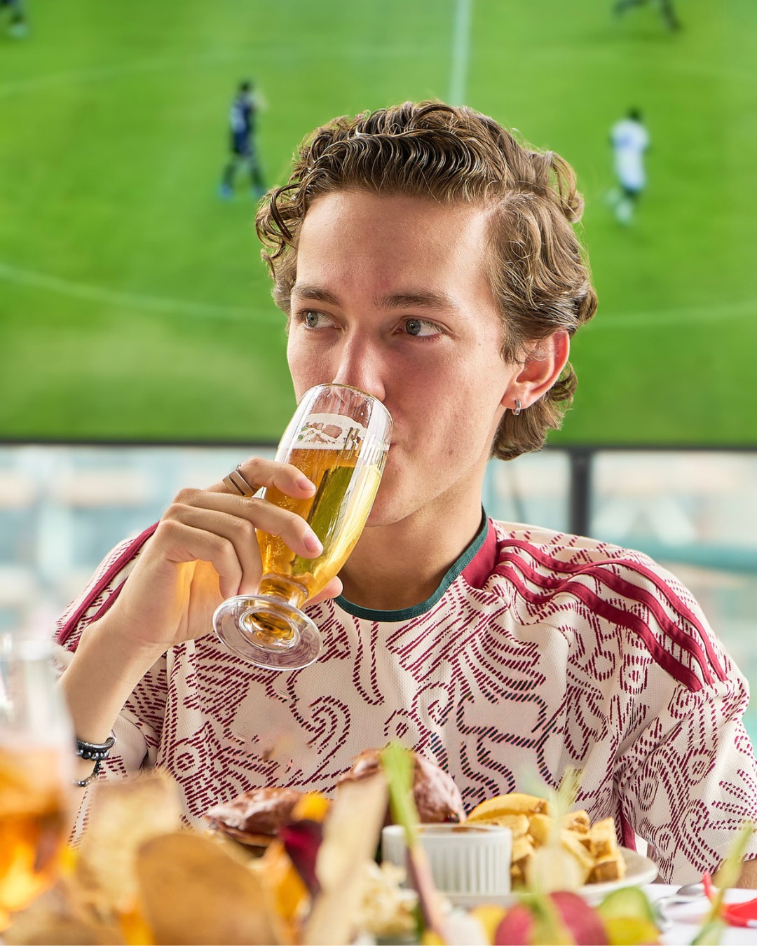 Cada partido se acompaña con algo para brindar.
En Arango disfrutas de una cerveza bien fría mientras, platillos especiales y la terraza más icónica del centro CDMX, frente al monumento a la revolución.
#RestaurantesCDMX #PlanEnLaCiudad #ArangoCDMX #AltaCocinaMexicana #RooftopCDMX