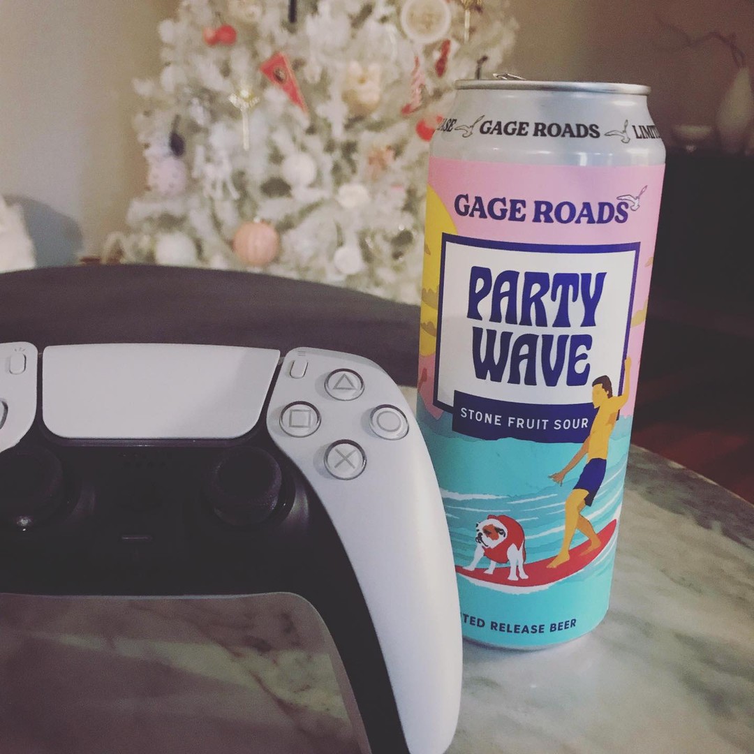 Cheers for the beer neighbour!
@gvanpopering
@gageroadsbrewco #partywave