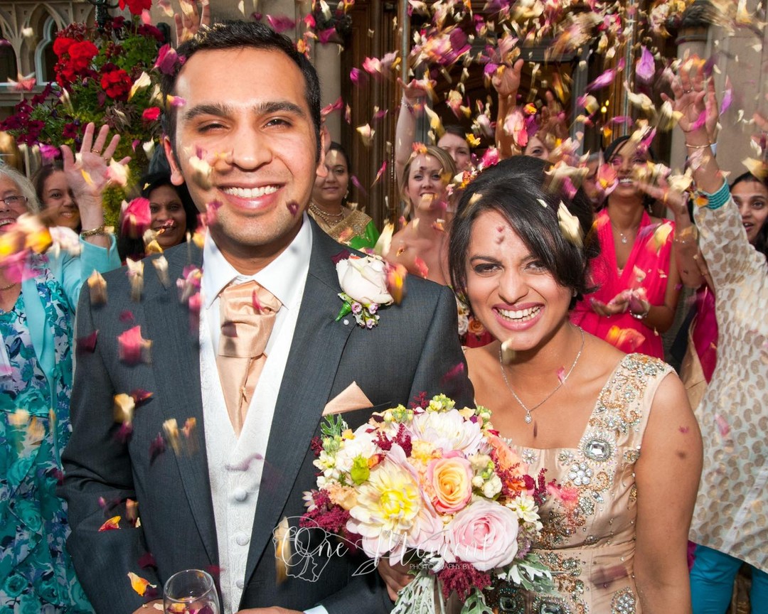 Don't you just love a confetti shot!
Happy Anniversary to Preetha & Keyur ♥️
