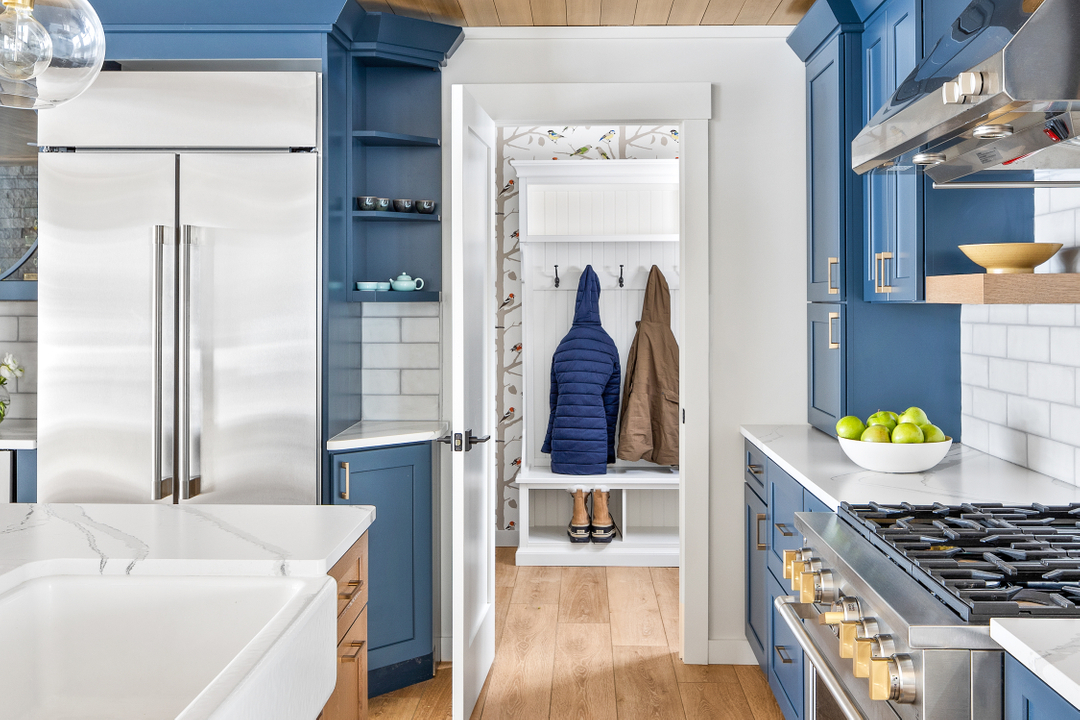 Which one if your favorite: Full Version? Or the cropped one?.
.
.
.
.
#kitchenremodel #vermontremodel #vermontinteriorphotographer #spacialharmonyphoto #vermonthomephotographer #vermontbrandingphotographer #vermontinteriors #lizanderson