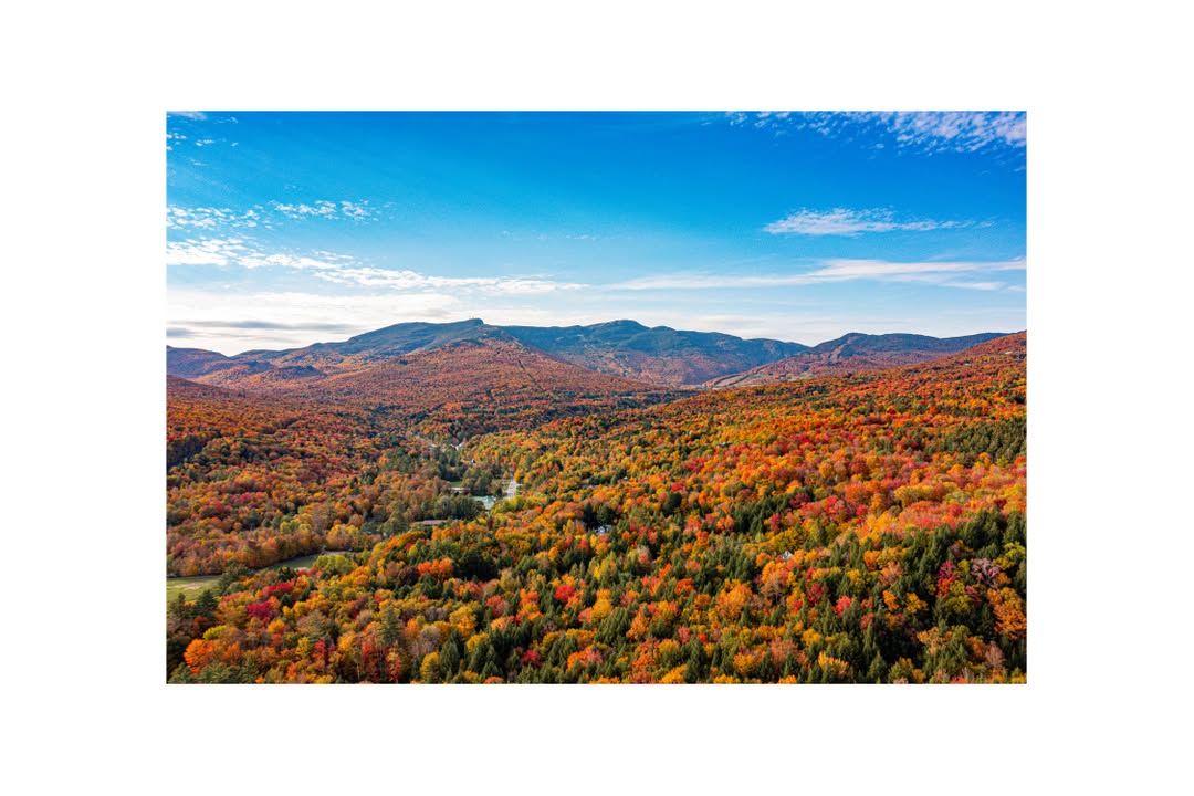 Happy Saturday || Autumn Vibes of Mount Mansfield.
.
.
.
.
.
.
#djimavicpro #djimavic #photography #drones #aerialphotography #vermontaerial #femaledronepilot #vermontdronepilot #dronephoto #vermontaerial #vermont #vermontfromabove #owlsirisphoto #spacialharmonyphoto #stowe #stowevermont #autumnfoliage