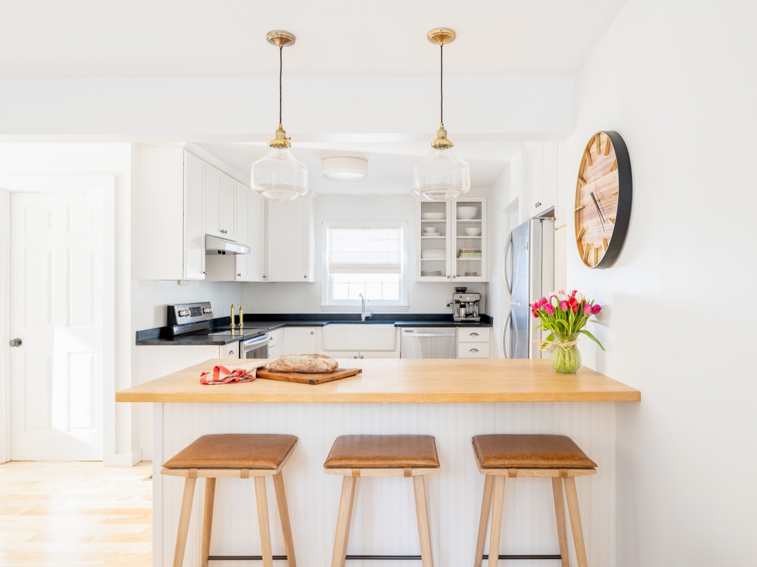 Happy Memorial Day || We hope you're enjoying friends, food, and some outdoor time today!
Styling and design: @abode.vt
.
.
.
.
#kitchenremodel #vermontremodel #vermontinteriorphotographer #spacialharmonyphoto #vermonthomephotographer #vermontbrandingphotographer #vermontinteriors