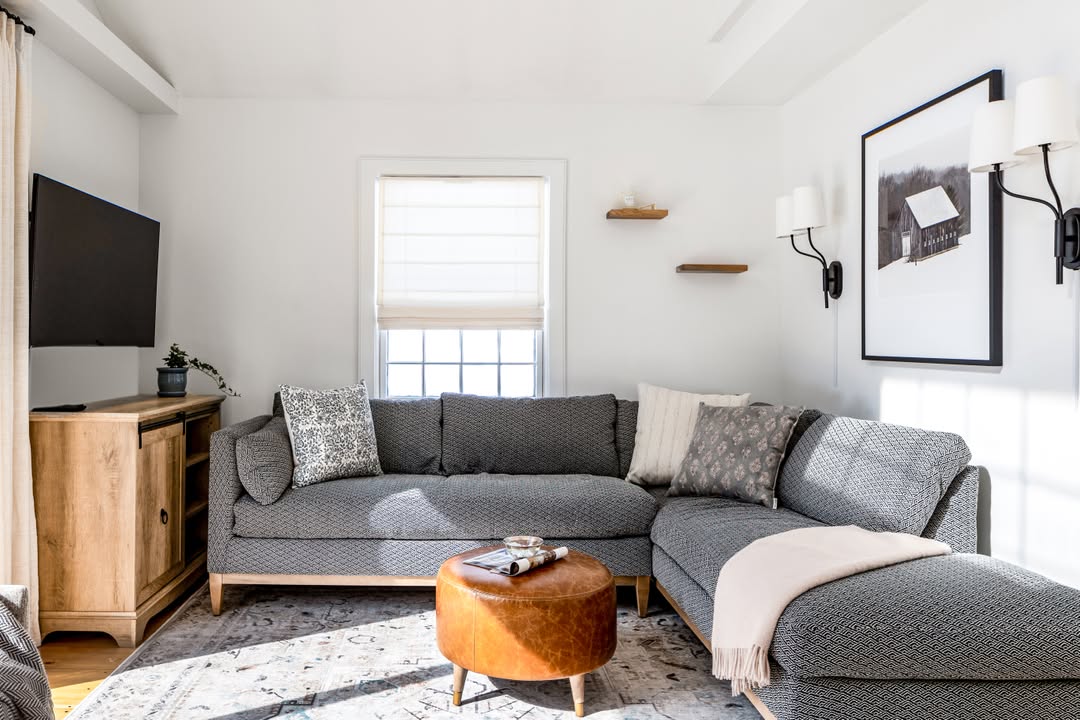 Sun soaked living space by @abode.vt || Happy weekend everyone!.
.
.
.
.
#interiordesign #vermontremodel #vermontinteriorphotographer #spacialharmonyphoto #vermonthomephotographer #vermontbrandingphotographer #vermontinteriors #owlsirisphoto #vermontarchitecturalphotography #vermontspaces