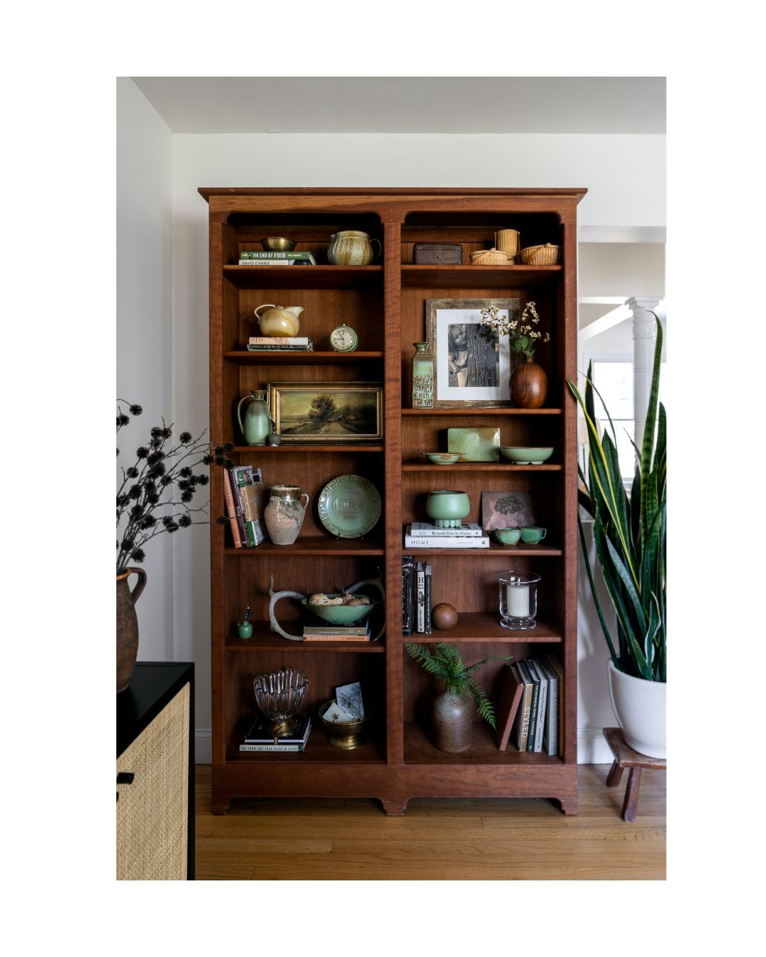 I can't get enough of this bookshelf styled by Juliet of AbodeVT. We spent a great deal of time on this shot, getting every little piece just right for the shot.
And this is exactly the kind of intentional work I LOVE and have been building towards. To work work other business professionals (and lbh, creatives) is a dream come true. I love the collaborative nature of this work, the communication and problem solving that goes into getting the best shot.
.
.
.
.
.
.
#interiordesign #vermontremodel #vermontinteriorphotographer #spacialharmonyphoto #vermonthomephotographer #vermontbrandingphotographer #vermontinteriors #owlsirisphoto #vermontarchitecturalphotography #vermontspaces #abodevt #interiordesign