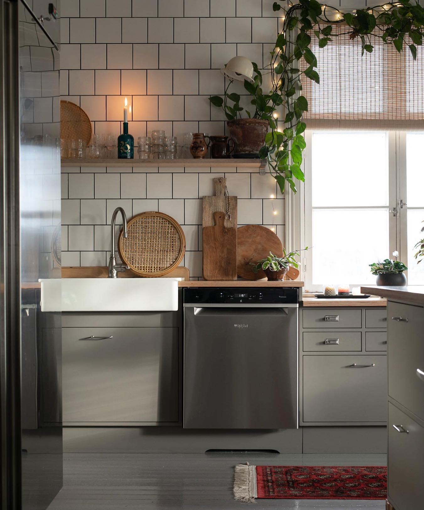 Meillä syntyy Aidosti Onnellinen Keittiö. ❤️ Kuva: @voikukkapelto
.
Truly Happy Kitchen is made for us. ❤️ 📷 @voikukkapelto
#keittiö #keittiöinspiraatio #puukeittiö #puuhuonenurminen #kök #köksinspiration #kitcheninspo #nordicdesign #scandinavianliving #kitchen #kitchendesign #nordichome #scandinavianhome #shakerkitchen #interiordesign #kitchenstyle #interiors #myinspiringinterior #apartmentdecor