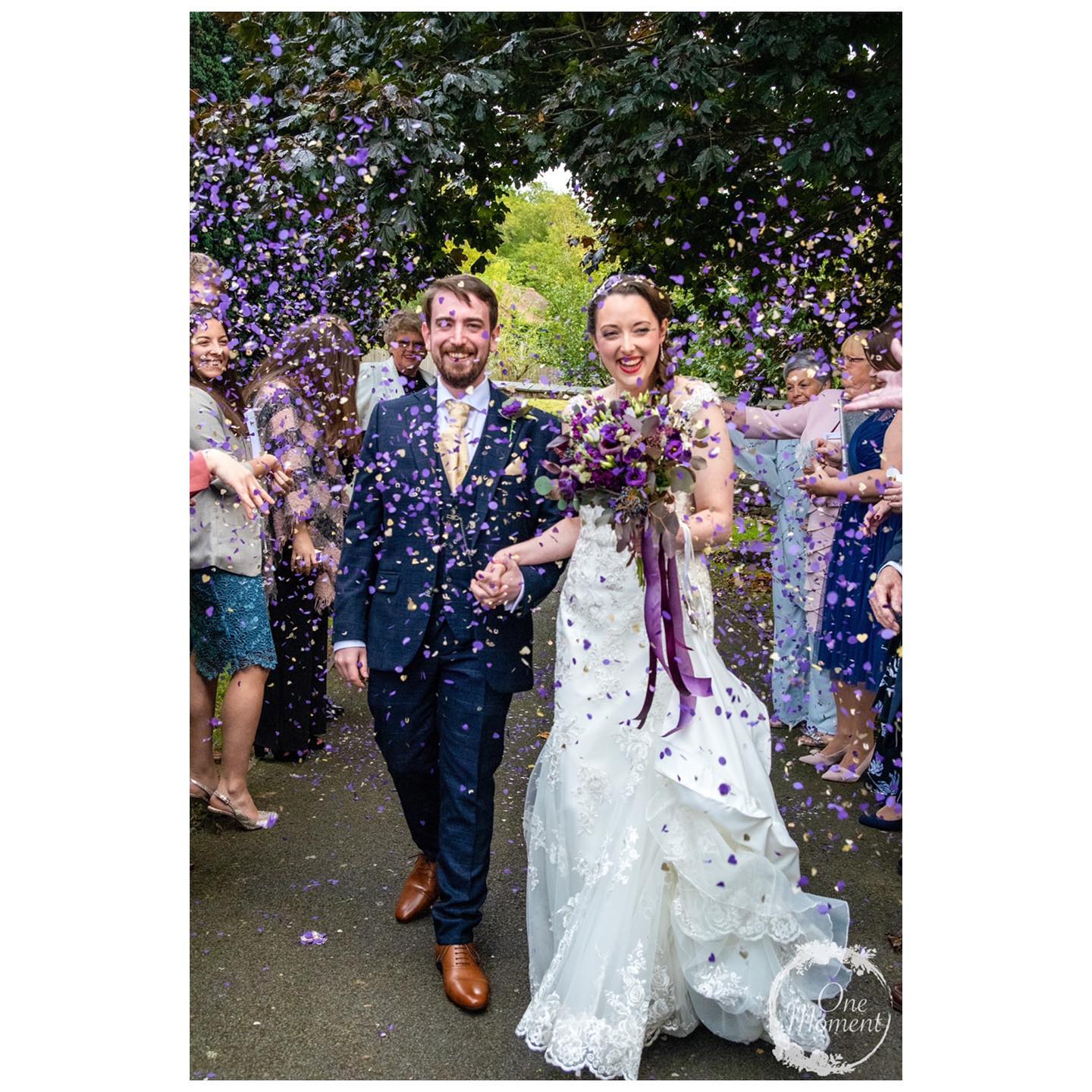 Wonderful time celebrating Hannah & Ryan’s wedding on Saturday 23rd October ♥️
I love a confetti photo!!
@suttonboningtonhallweddings
@doodahdesigns
@plaits_and_pin_curls
@sueyorkmakeupartist
#bride #groom #confetti #mrandmrs #newlywed #wedding #midlandswedding #onemoment #onemomentuk #hannah #Ryan #mr #mrs #nikon #octoberwedding #postponedwedding #covidwedding2021 #wedding2021