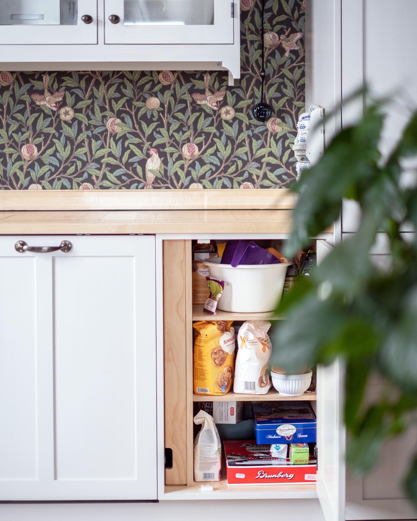 ”Vanhan ajan” keittiöihimme saa toiveesta vaikka vanhanaikaisen leivonta-alustan! 🤩😊
P.S. Tämä kohde tulossa pian kotisivuillemme 👍🏻