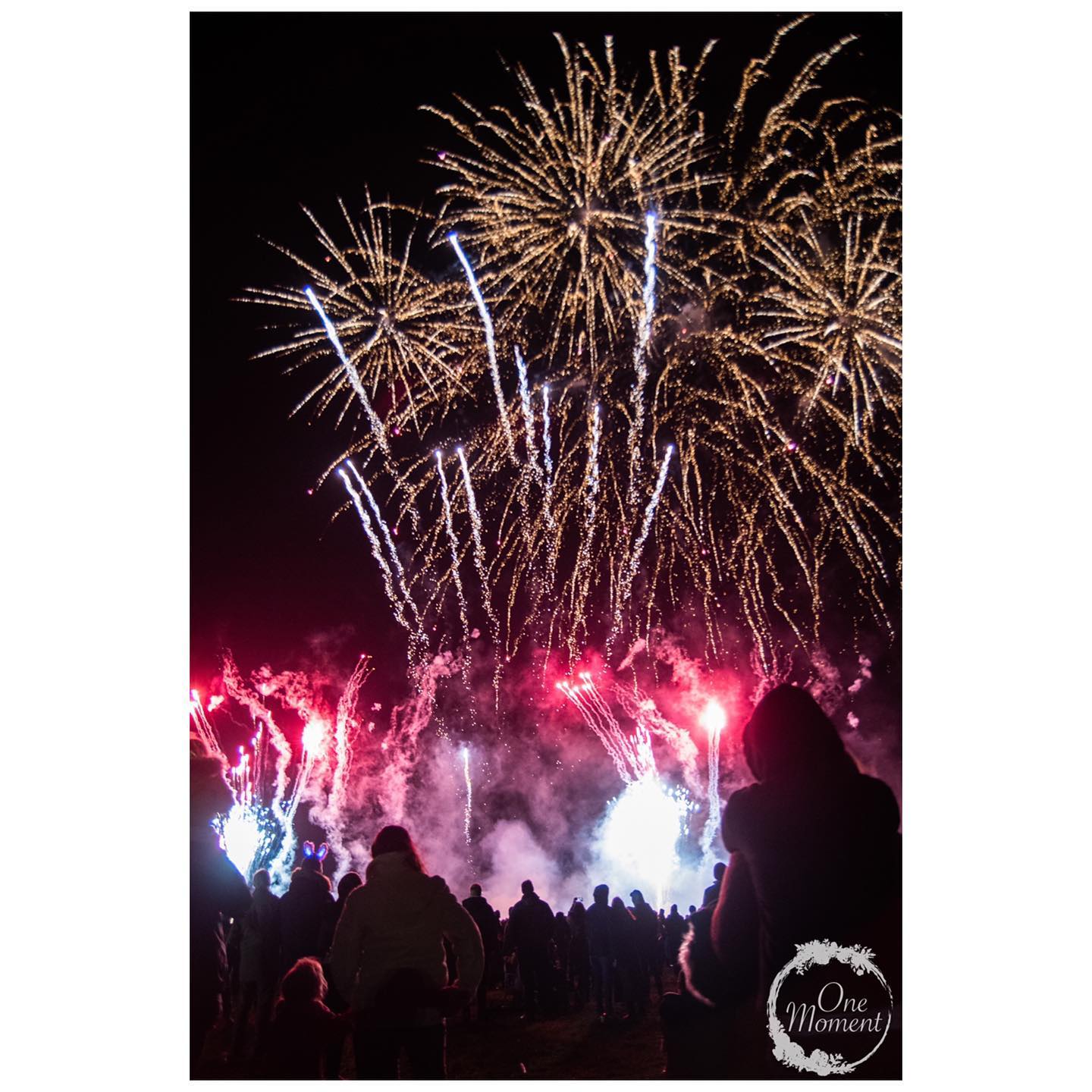 I had a fantastic time this weekend setting up this event with @hathernfest
I then had the pleasure of capturing it all! @dynamitefireworksltd put on a fantastic show for us!
#bonfire #fireworks #wickedhathern #wickedhathernbonfire #bonfire2021