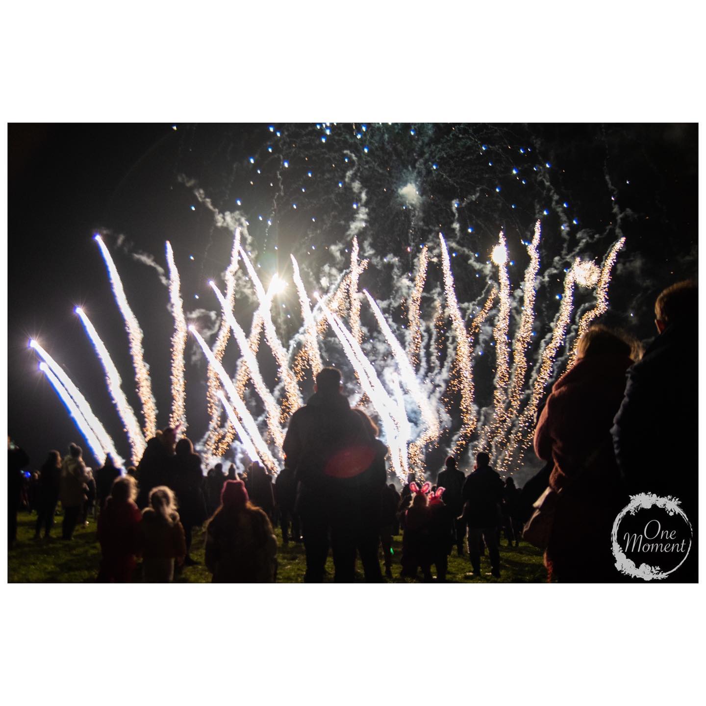 I had a fantastic time this weekend setting up this event with @hathernfest
I then had the pleasure of capturing it all! @dynamitefireworksltd put on a fantastic show for us!
#bonfire #fireworks #wickedhathern #wickedhathernbonfire #bonfire2021