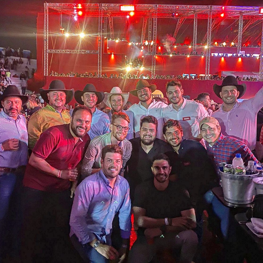 Equipe de peso expolondrina 2022!
@marcelosichieri @saulo.sou @conegundes @ivan_sartorelli @gordoverginacci @rodolfosegura @allisterdiego @jupontremolez @douradojuiz