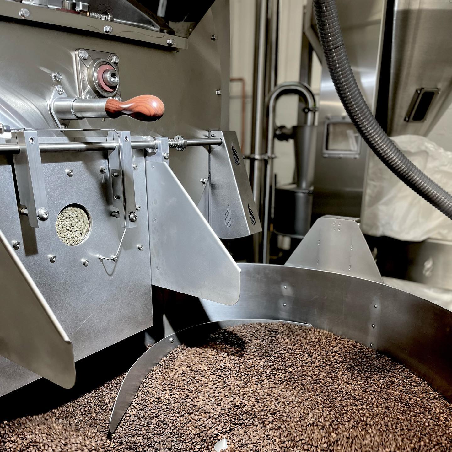 We are in full swing on the new @loringroasters S70.
#loringsmartroast #specialitycoffeeroaster