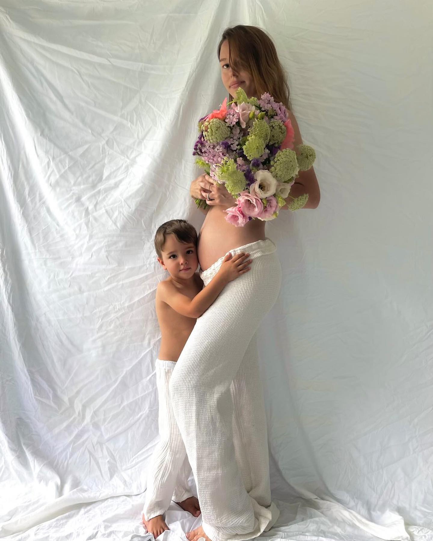 Our mumma muse as we celebrate all things motherhood coming into Mother’s Day 🤍
We can’t wait to be part of a weekend of spreading love to special Mums across Brisbane - pre-orders for delivery May 11th & 12th open now via irisandelle.com.au