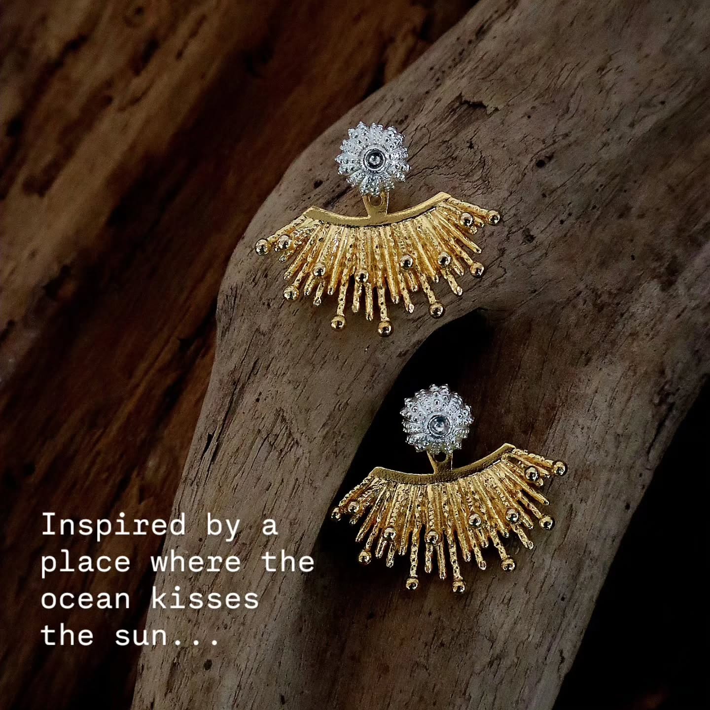 The right jewelry is beautiful to the eyes. It makes us look beautiful and, more importantly, feel beautiful. But before such beauty can be created, it is often inspired by something that is beautiful to the soul.
Swipe to unfold the Beautiful Beginning of our Sunburst earring jacket and Urchin stud earrings.
#josannemark #caribbeaninspired #caribbeandesigner
#jewelrydesign #designstory #sunburstjewelry #seaurchinjewelry