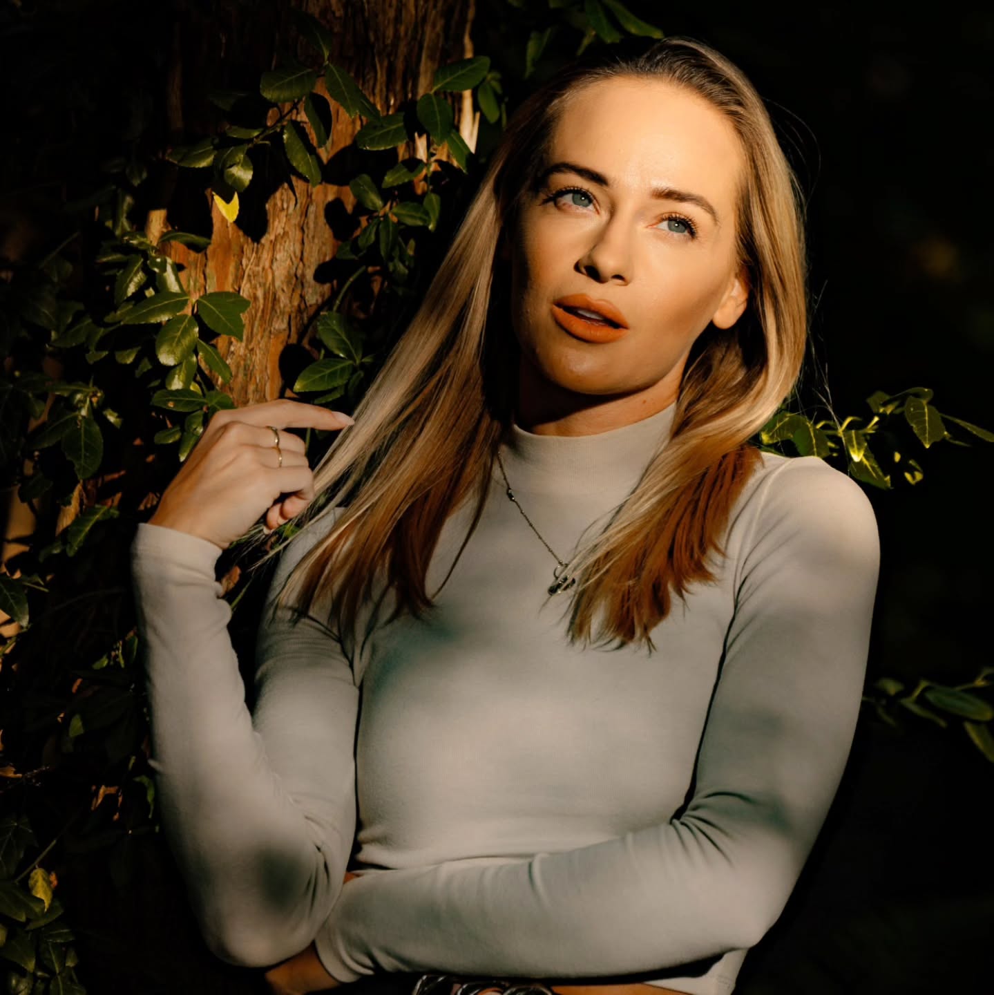 Śliwka wrzucona w jesienny kompot przez najlepszego 📸 @krzysztofza 😍🙏🔥💜 mała zajaweczka naszej październikowej sesji...ale to dopiero początek!
#fall #autumn #me #photography #photo #phototime #thebest #nostaligia #takasobieja #liście #october #październik #blonde #zamyslona #aktorkatraktorka #actress #actresslife #ilovemylife #people #creative #grateful #thankyou #awesome