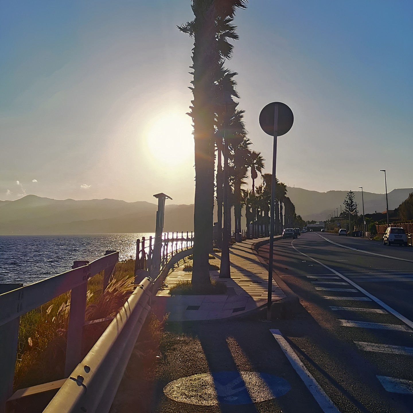 Between Torre Faro and Ganzirri lies a scenic path where the rhythm of the waves and the shade of palm trees create the perfect backdrop for a leisurely walk or a run by the sea. Along the way, renowned local restaurants offer a taste of the area's culinary traditions, making this coastal stretch a place to savor both the scenery and the flavors of Capo Peloro. 🌿🌊
.
Ph. by @rocaf91
.
#CapoPeloro #VisitCapoPeloro #TorreFaro #Ganzirri #StraitOfMessina #Messina #VisitMessina #DiscoverMessina #Sicily #VisitSicily