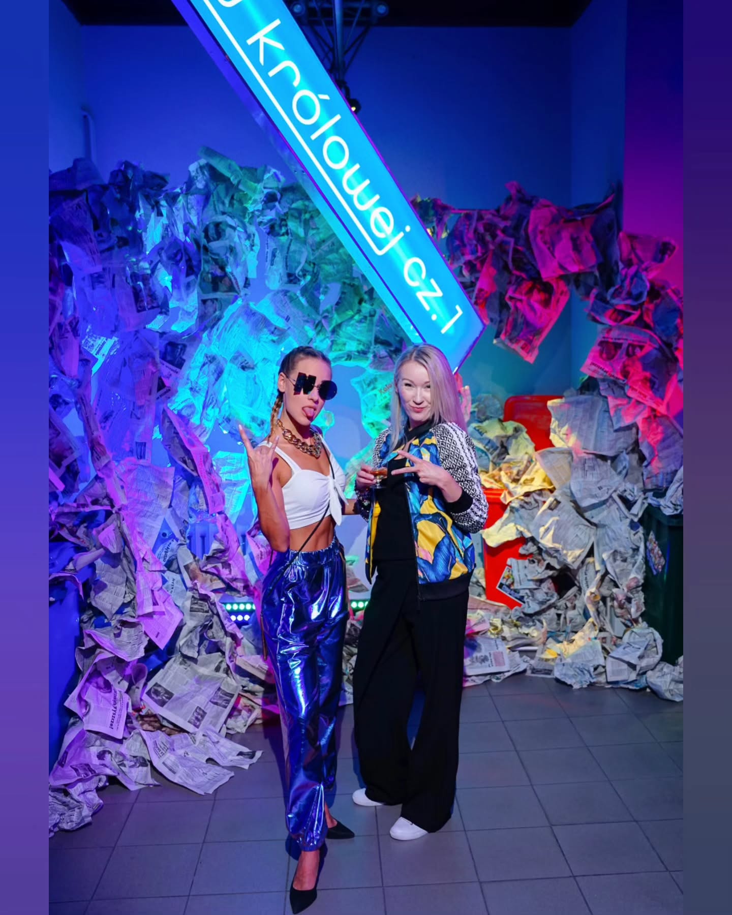 Za nami weekend premierowy! 🌈🌈🔥🫶 Dziękuję wszystkim pawiom za tą szaloną przygodę!! 🙏 I zapraszam do @teatrpolskiwroclaw na kolejne spektakle "Paw królowej cz.1" !! @igor_kowalik_aktor @_klarmanka @maciej.gisman.ofc @krzysztofbrzazgon @katarzyna_janekowicz @a.oblakowska @maciej.mazurkiewicz.official @bartosz_bulawa @mikolaj.plywacz @kazimierzmariusz_foto_wroclaw @rolon.rolon
#foto #time #show #showtime #ścianka #neon #paw #kolor #colors #me #actresslife #actress #theatre #performance #team #dreamteam #goals #hejt #angry #play #wow #szum #talk #chat #królowa #królowieżycia #actors #colorfull