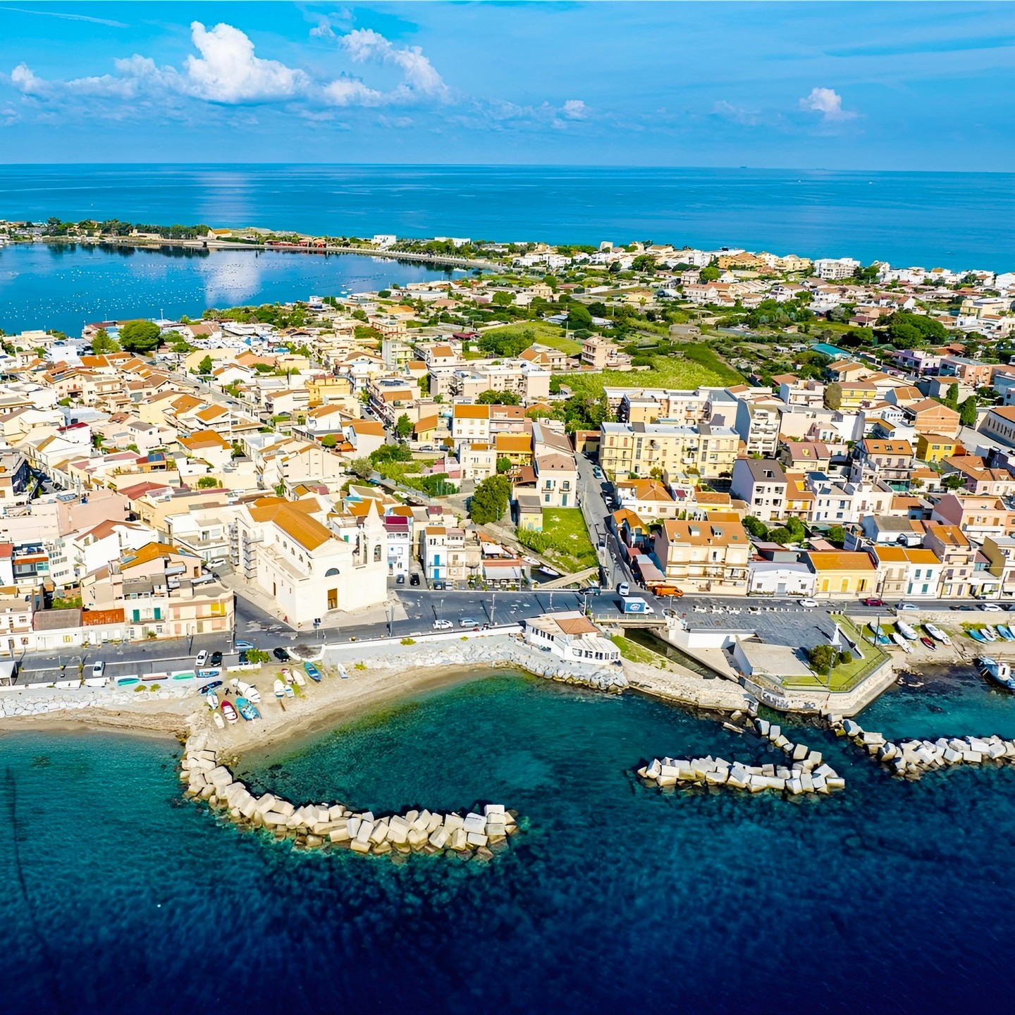 Discover Torre Faro from a new perspective! 🌅👀
From above, this enchanting village at Capo Peloro reveals breathtaking views, where sea, sky, and tradition meet in perfect harmony. A fresh look at timeless beauty!
.
Ph. by @ironfabio82
.
#TorreFaro #CapoPeloro #VisitCapoPeloro #StraitOfMessina #Messina #VisitMessina #Sicily #SicilianVillage #VisitSicily #DronePhotography #ExploreSicily #SicilianLandscapes