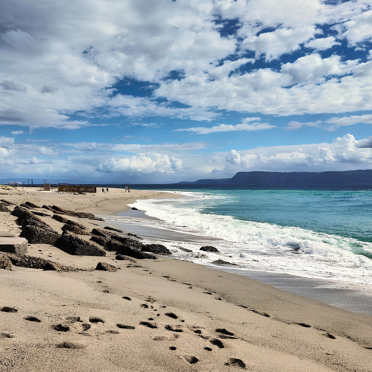 🌊 Here, where the Tyrrhenian and Ionian Seas meet, nature paints a legendary masterpiece. Golden sands, crystal-clear waters, and the Calabrian mountains on the horizon: welcome to Capo Peloro. ✨
.
.
.
#CapoPeloro #VisitCapoPeloro #Messina #VisitMessina #Sicily #VisitSicily #StraitOfMessina #TorreFaro #SeaLegends
