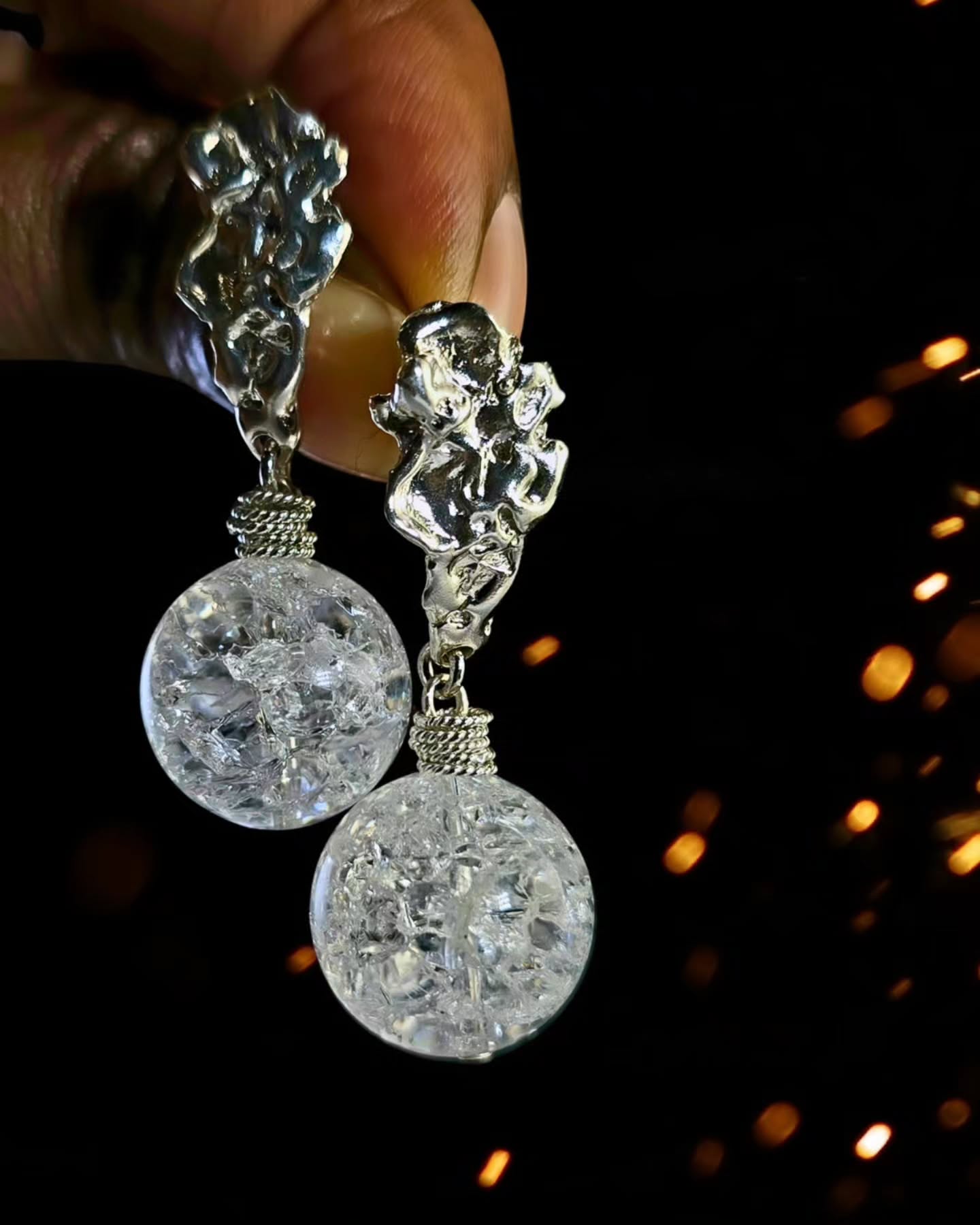 Molten silver meets crushed ice in the Lily Ice Drop earrings. It's unusual, it's classy, and it's the perfect finishing touch for your New Year’s Eve look. 🎉
This design gives quiet elegance.
Inspired by the silhouette of the rare Voodoo Lily flower, its molten metal texture adds organic intrigue, while top-grade crackled quartz gemstones—like crushed ice encased in crystal—delivers just the right amount of sparkle.
Find it in store at Claudia Pegus, Level 3 Long Circular Mall.
@claudiapegusdesigns
#josannemark #earrings #handmadejewelry #formallook #dressedup #silverjewelry #gemstonejewelry