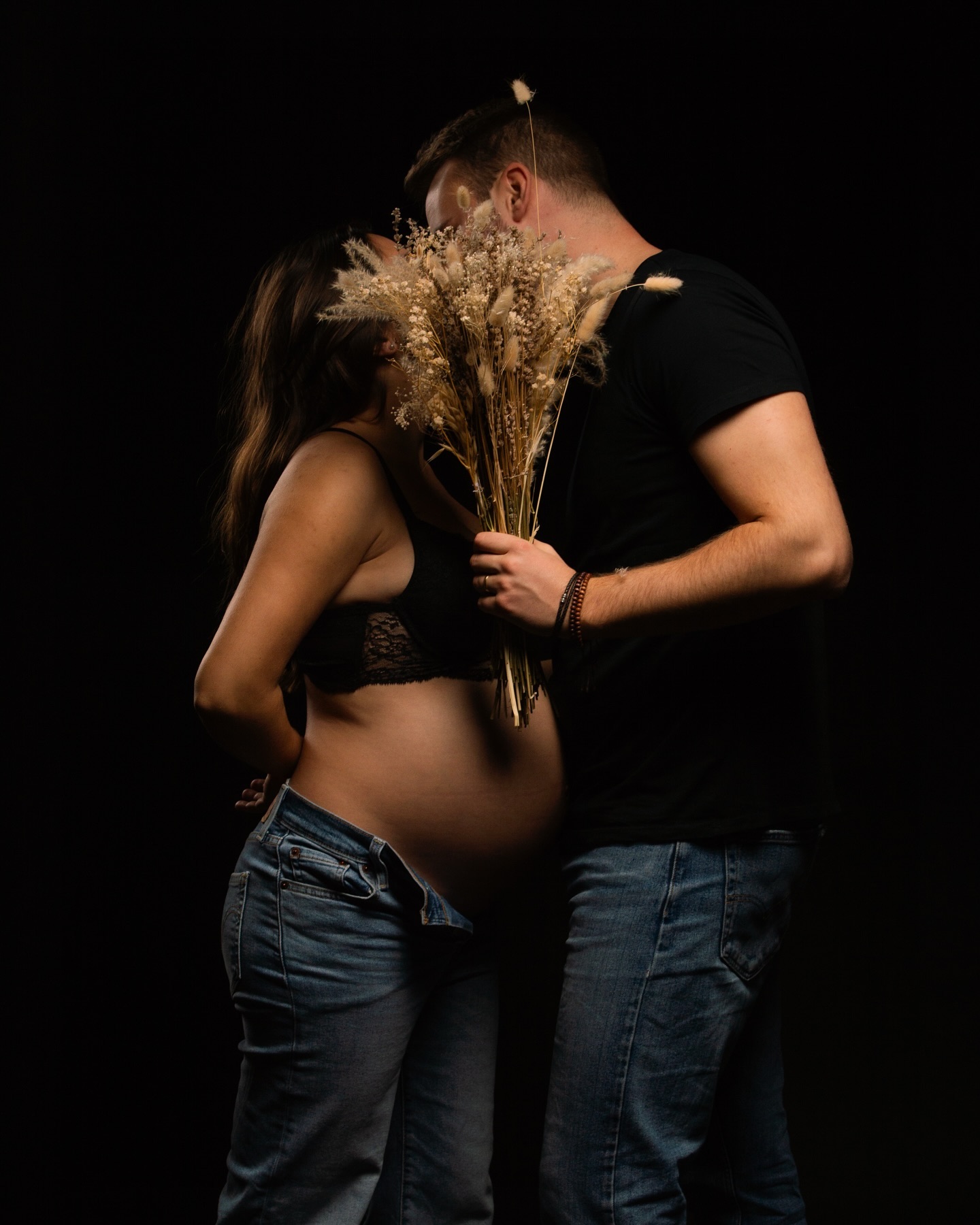 Baiser volé 🦋
Une de mes photos préférées de ce shooting 🫶🏻
.
.
.
#shootinggrossesse
#shootinggrossessetoulouse
#grossessetoulouse
#shootinggrossessestudio