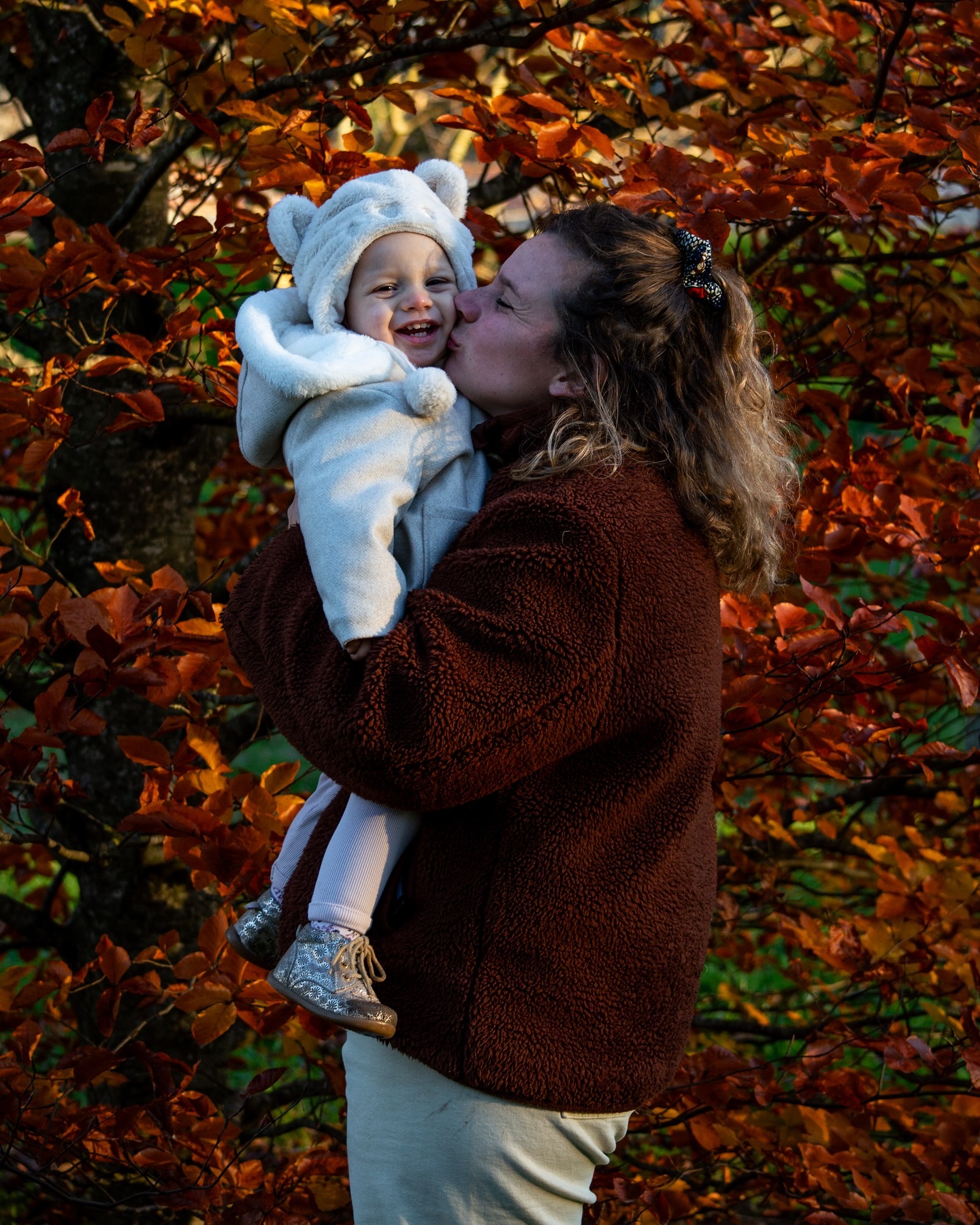 Pour commencer cette année en douceur, une séance magique pour ce portrait de famille dans la nature, en hiver mais aux couleurs de l’automne 🍁✨
.
.
.
#shootingfamille
#shootingfamilletoulouse
#familletoulouse