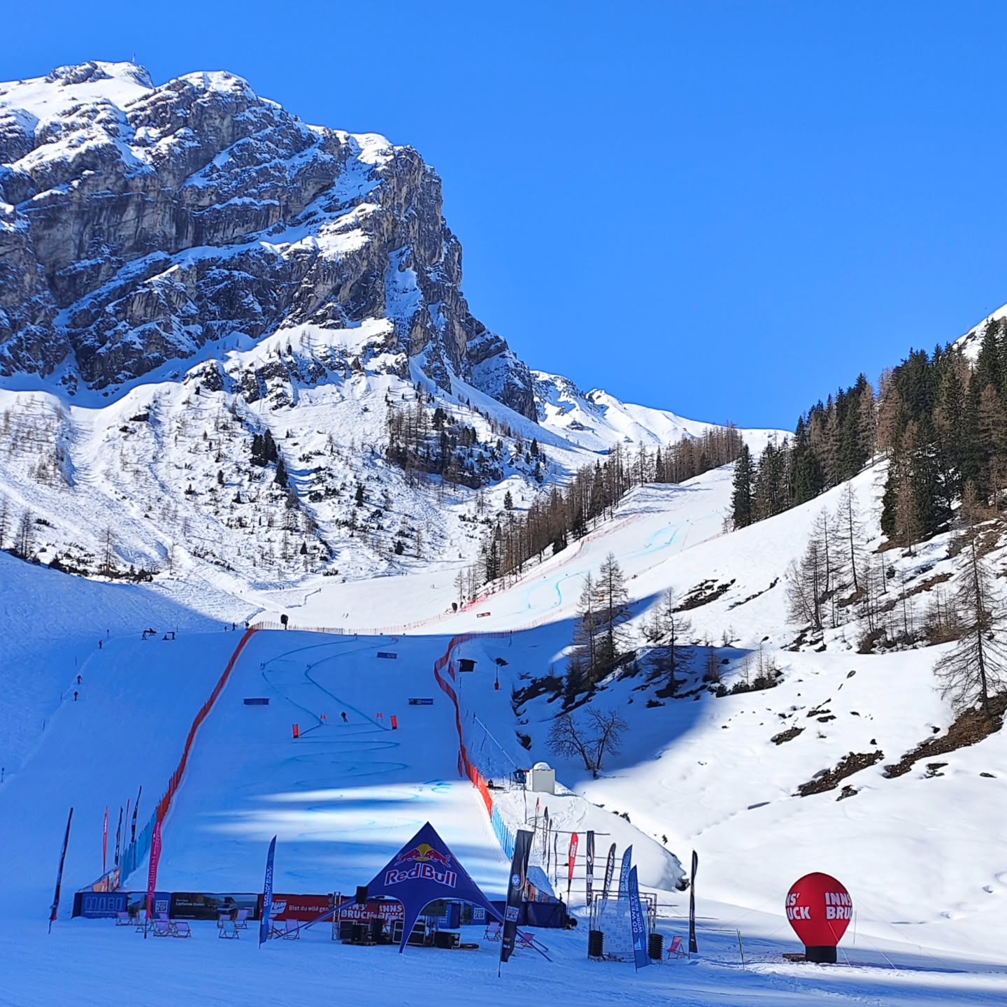 #ILove💙Skiing
.
#AxamerLizum #skipluscity #skipluscitypass #Skifahren #winterseason #myinnsbruck #Tirol #skiracing #starnberg #racing