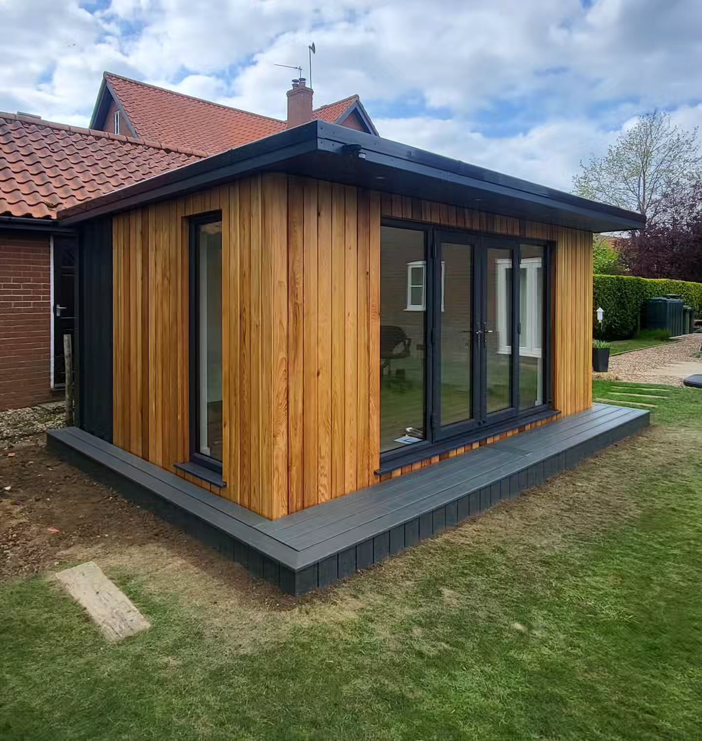 Wrap around deck complete! ✅️
We've used @trexcompanyuk Clam Shell composite decking to create a lovely entrance step to this garden room. A great quality product to finish off this building.
Thanks to @shut_the_deck_up for the supplies and tips!
#readgardenrooms #GardenRoom #gardenbuilding #homeimprovement #landscaping #decking #deck #trex