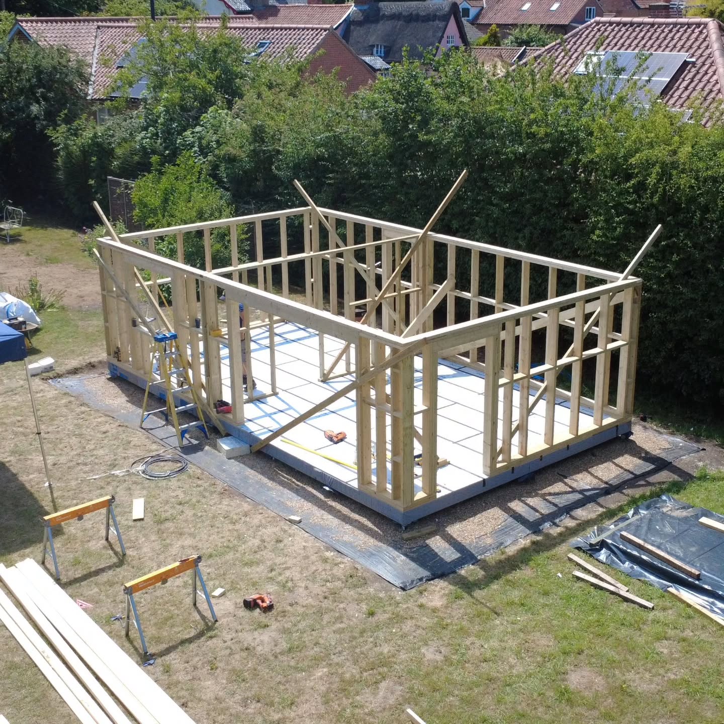 Walls are up! The annexe is starting to take shape, a good few days progress so far. More to come!
#readgardenrooms #GardenRoom #annexe #gardenbuilding #norfolk #southnorfolk #Suffolk