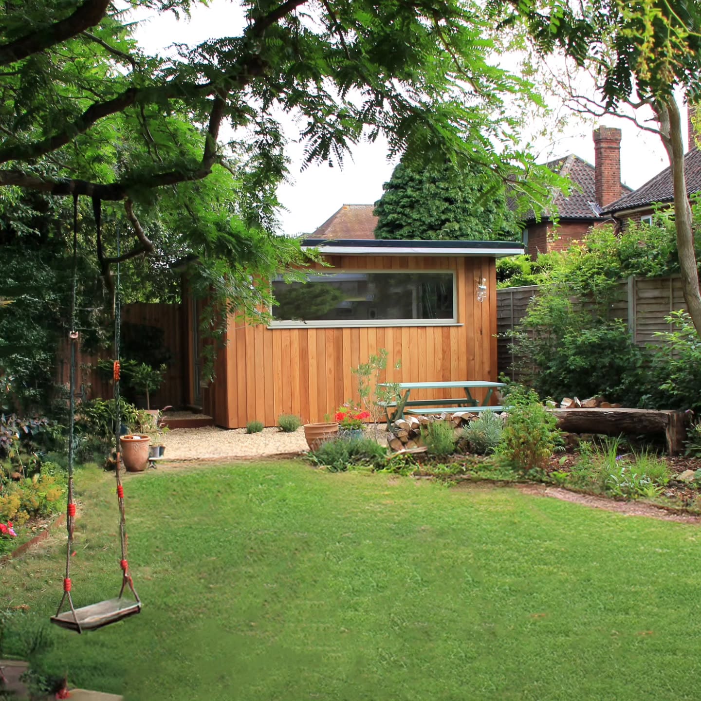 A few more from Saturday's shoot!
This garden room is 3.5 x 2.5m (internal), finished with Canadian Cedar cladding and Pebble Grey window and door frames 😍
#readgardenrooms #GardenRoom #gardenbuilding #homeoffice #HomeGym #homeimrovement #outbuilding #annexe #norfolk #Suffolk #norwich