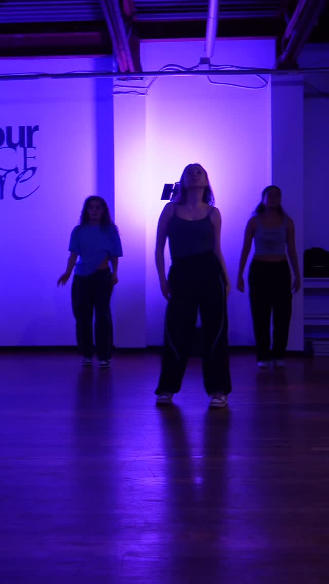 signsss
@ccjdamaso
🎶: @tatemcrae
@harbourdancecentre