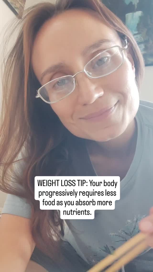 An average person eats food that is either nutritionally void or nutritionally lacking because of over-processing and overcooking (and microwaving)! 👎🚫
So, what do you do when you eat "healthy food" but still get hungry often and can't lose weight? 🧐
Well, my own experience has shown me that food that is most nutritional is found in its unadulterated form - or RAW. 🥦🥑🫑
Raw food provides the body with enzymes and water-soluble vitamins that are usually destroyed by cooking. 🔥
My advice is if you are always hungry or need to eat big portions to feel satiated is to include more raw foods in your meal.
This means having a salad with your lunch/dinner or fruit for breakfast (which will keep you steadily full until lunch). 🥗
When I started eating mostly raw, I rarely experienced hunger. And when I ate, my portions were small but incredibly filling!
This is one big misconception that people have when it comes to eating raw foods - they think they'll be hungry and will need to eat a lot of it to feel satisfied.
But, the opposite is true! 👏👍✨💚
If you are looking to lose weight and nothing has worked, consume more fruits and veggies in their raw form daily.
This will not only keep you full for longer, but will help your body detoxify.
It sounds so simple, but it's a true game-changer! 💯🎉
.
.
.
.
.
#weightlosstips #weightloss #weightlossmotivation #howtoloseweight #weightlossgoals #naturalweightlossjourney #detoxwithanesa