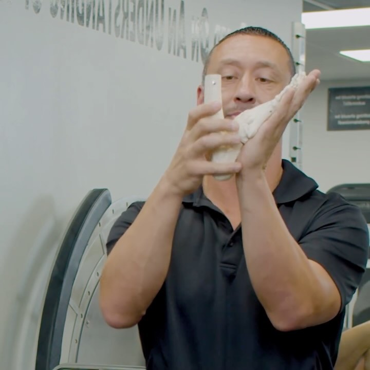 Here we discuss one of the most important yet neglected motions of the body referred to as ankle dorsiflexion. As we age the ability to lift the foot into dorsiflexion diminishes leaded to array of problems such as risk of falling.#dorsiflexion #balancetraining #ankleexercises #ankledorsiflexion #anteriortibialis #SVZperformance #ExperienceTheDifference #internalfocus #internalperformance #sustainableexercise #exercisemechanics #personaltraining #personaltrainer #fitness #workouts #muscle #customfitexercise #exercise #resistancetraining #supportsmallbusiness #strengthtraining #daviefl #plantationfl #sunrisefl #westonfl #coopercityfl