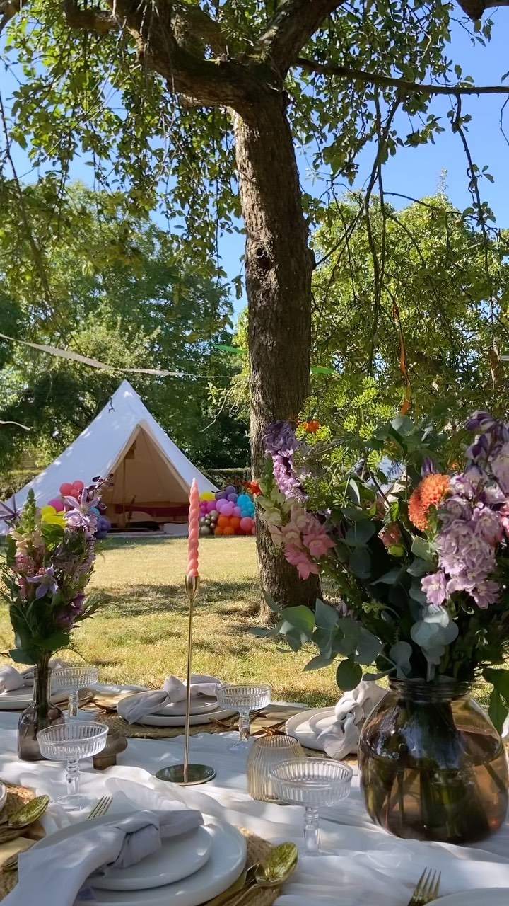 @wonderlandcomms Fest 💚💛💗
What a moment to be part of, all 3 bells in one location and we LOVED setting this up 🏕🏕🏕
3 sleep over bells 15 person picnic and lounge area 🫶🏽
@wonderlandcomms wanted to use their brand colours within the garlands and we created this beautiful Summer moment ☀️
Thank you Laura @theglamsquadeventsuk_ without your help this moment wouldn’t have happened ✨
We took @charlesandfaye all the way to sunny Somerset too 🌸
Balloons @sempertexeurope @kalisanballoons
#somersetmoments #belltentglamping #belltentparty #corporateevents #summerparty #luxepicnic #setdresser #setdressing #tablescape #belltentglamping #belltenthertfordshire #belltentlondon #belltentbedfordshire #tablestyling #festivalmoment #summerparty #gardenparty