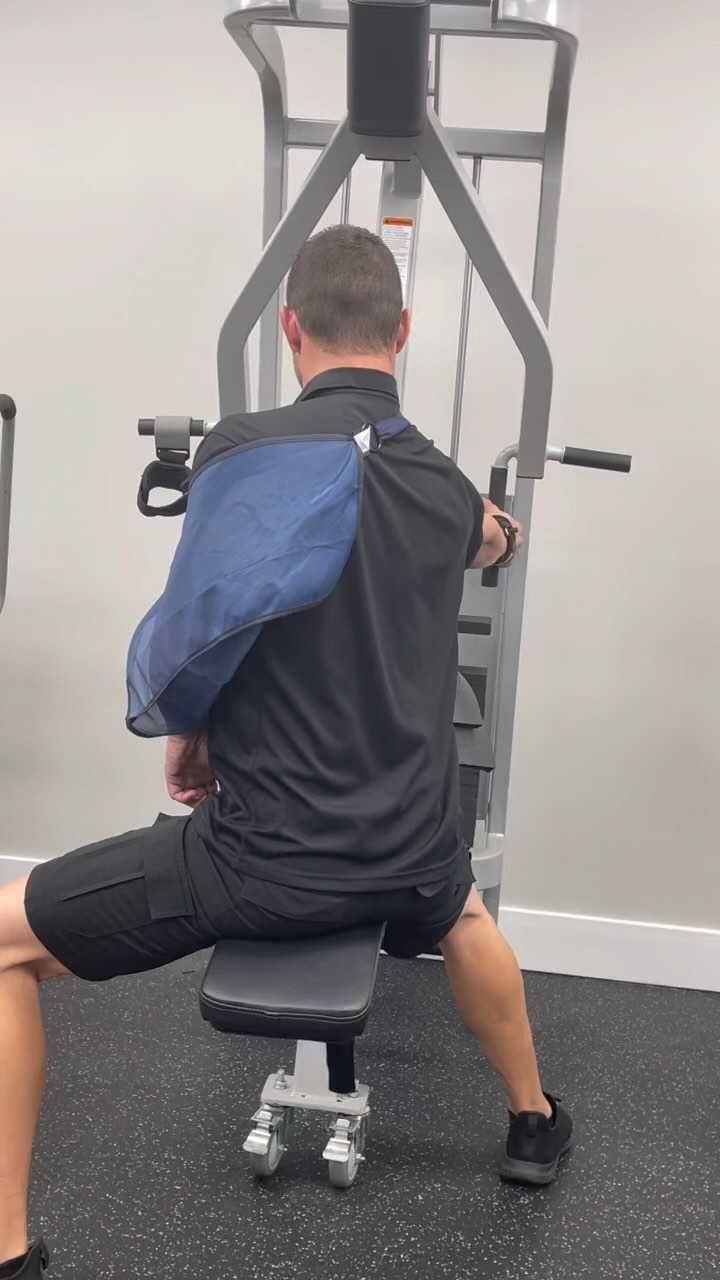 One week post op. Another benefit of training unilaterally on the seated row. Rotate your torso away from the working arm and you won’t lost your lat participation at the end range and experience shorter rhomboid and mid trap contraction. #labrumtear #unilateraltraining #singlearmrow #SVZperformance #ExperienceTheDifference #internalfocus #internalperformance #exercisemechanics #personaltraining #personaltrainer #fitness #workouts #muscle #customfitexercise #exercise #resistancetraining #supportsmallbusiness #strengthtraining #daviefl #plantationfl #sunrisefl #westonfl #coopercityfl