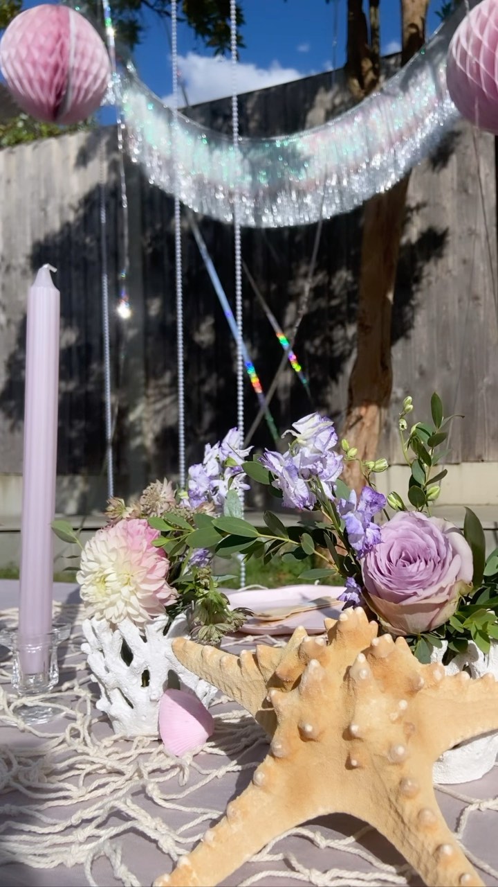 Seashells to Seahorses 🐚
Under the Sea 🪸
A pretty sea moment with all the pastels 🧜♀️
And a few florals to add @charlesandfaye 🌸
#luxepicnic #outdoorparty #gardenparty #partyplanner #luxetables #tablestyling #picnic #picnicparty #picnicsetup #picnicstyling #hertfordshiremums