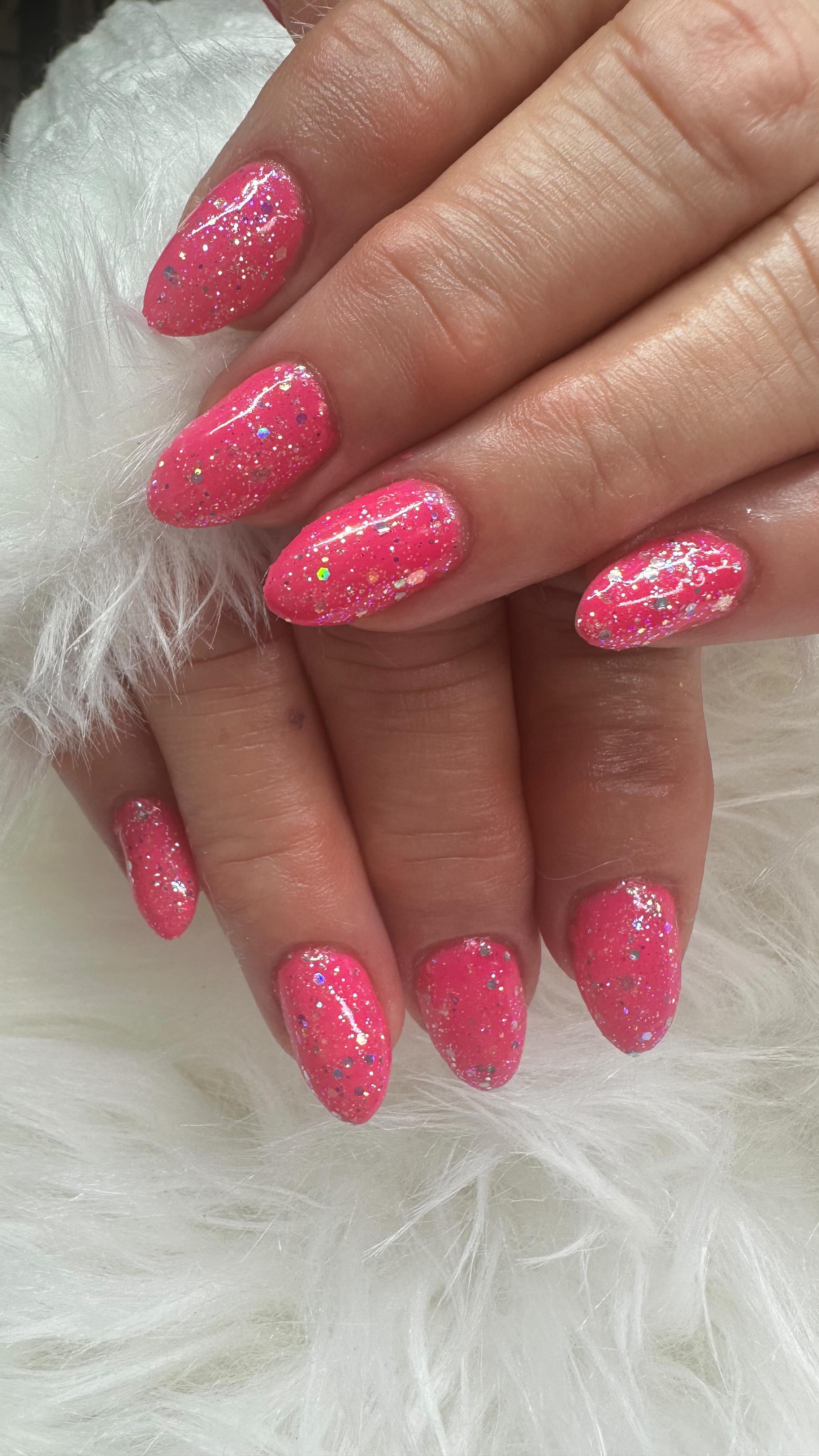 Builder gel nails for stronger long wearing nails. This client chose this design for her overseas trip. The photo doesnt do justice for the glitter- “icecream you scream” from the Light Elegance range.
Are you going on holiday soon and would like a special set created for you? Hit the link in my Bio for salon details, prices, booking app.
I look forward to seeing you at Champagne Nails soon!
Kindest
Christine
.
.
.
#buildergelnails #glitternails✨ #rotoruanailsalon #champagnenailsnz #manicurenails #nailsrotorua #pinknails💕 #gelpolishmanicure #nailtrends2023