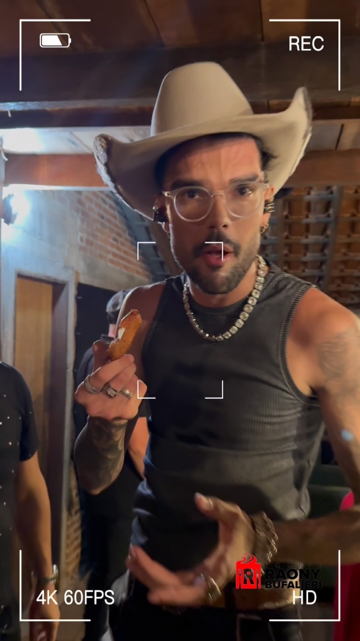 Nosso churrasco de qualidade aprovado por @luanpereiracantor 🔥
.
Estivemos em mais uma gravação de DVD, levando nosso sabor incomparável!
.
Quer levar essa experiência para o seu evento?
.
Fazemos orçamento para todo tipo de ocasião, com entrada, guarnições, salada e sobremesa! Monte seu cardápio ou escolha uma de nossas sugestões!
.
Entre em contato e garanta o melhor do churrasco!
.
Raony Bufalieri
📲 (43) 99909-6652