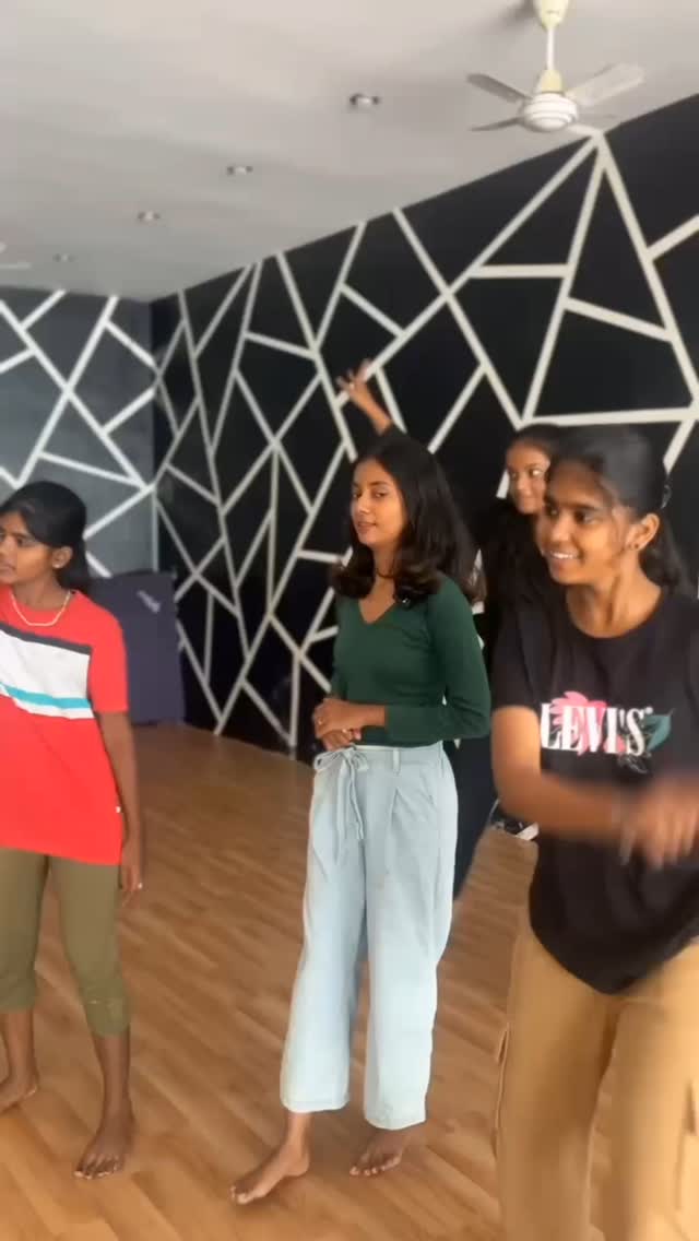 Comment link 🔗 for the product
Website - link in bio
#krisamour #pixelloomdigital #mineralsunscreen #dermatologisttested #sunscreenforallskintypes #hyaluronicacidserum #nowhitecast