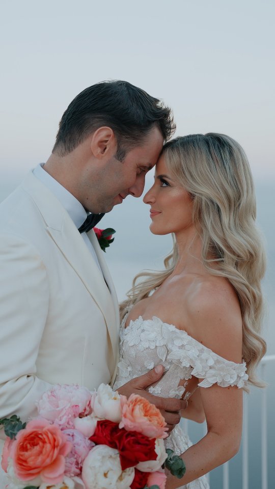 Happy to share this new story in Ravello!!
I loved the vibes and energy of this wedding planned by @lacallaevents for Kristen and Louis!
.
Wedding planner: @lacallaevents
Photographer: @enrico_capuano_photography
Videographer: @gioderosavideographer
Venue: @villaevaravello
M&H: @beautylivery
See more works⬇️
https://www.gioderosavideographer.com/
.
.
#weddingfilm #wedding #weddingvideo #amalficoastwedding2024 #amalficoastwedding2025 #wedding2024 #wedding2025 #weddinginspiration #weddingfilmmaker #instawedding #destinationwedding #weddingfilms #weddingplanneritalia #weddingvideoamalficoast #weddinginpositano #weddingfilmravello
#weddinginitaly