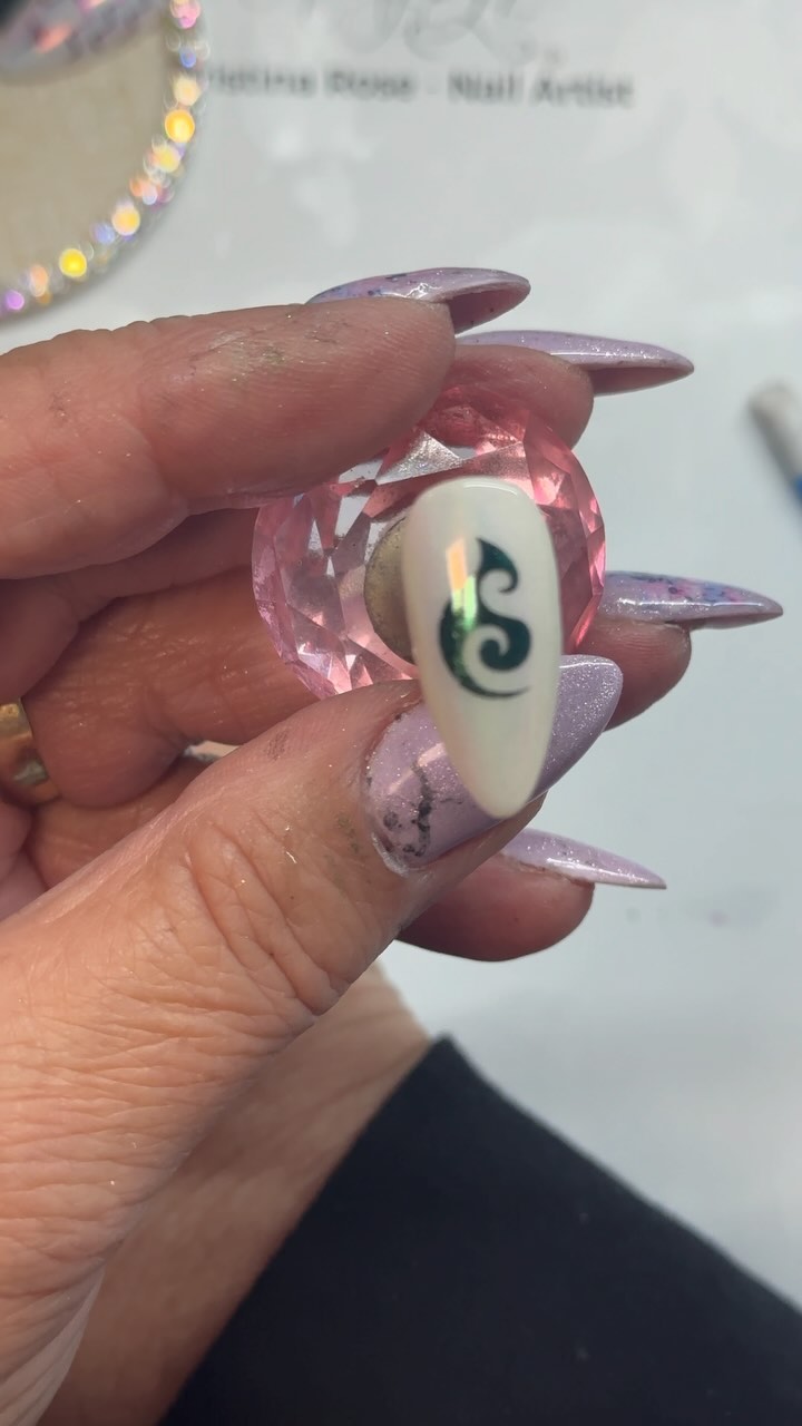 Oooh! Loving this maori nail design over a white chrome base! 💅
What do you think? Nay or yay?
Comment link for nail studio services or visit my website www.champagnenailbarandspa.com
.
.
.
#nailartist💅 #gelpolish #nailslove💅 #maoritattoo #manicurenails #manicurednails #gelpolishmanicure