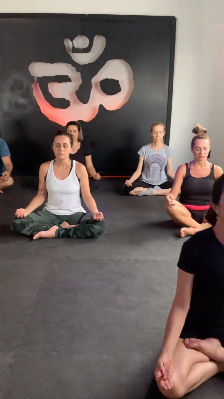 Seguimos lapidando a expansão da consciência 💎
@bruninhaweber
@fabircastro
@martaellery
@martinhacorado
@yuribsiqueira
@andreiantunesdasilva
@keiseribeiroarq
@dianacgalvan
🧘🏼♀️🧘🏽🧘🏻♂️🧘🏼♀️🧘🏽🧘🏻♂️
#yoga #yogatime #yogapractice #breathe #balance #meditation