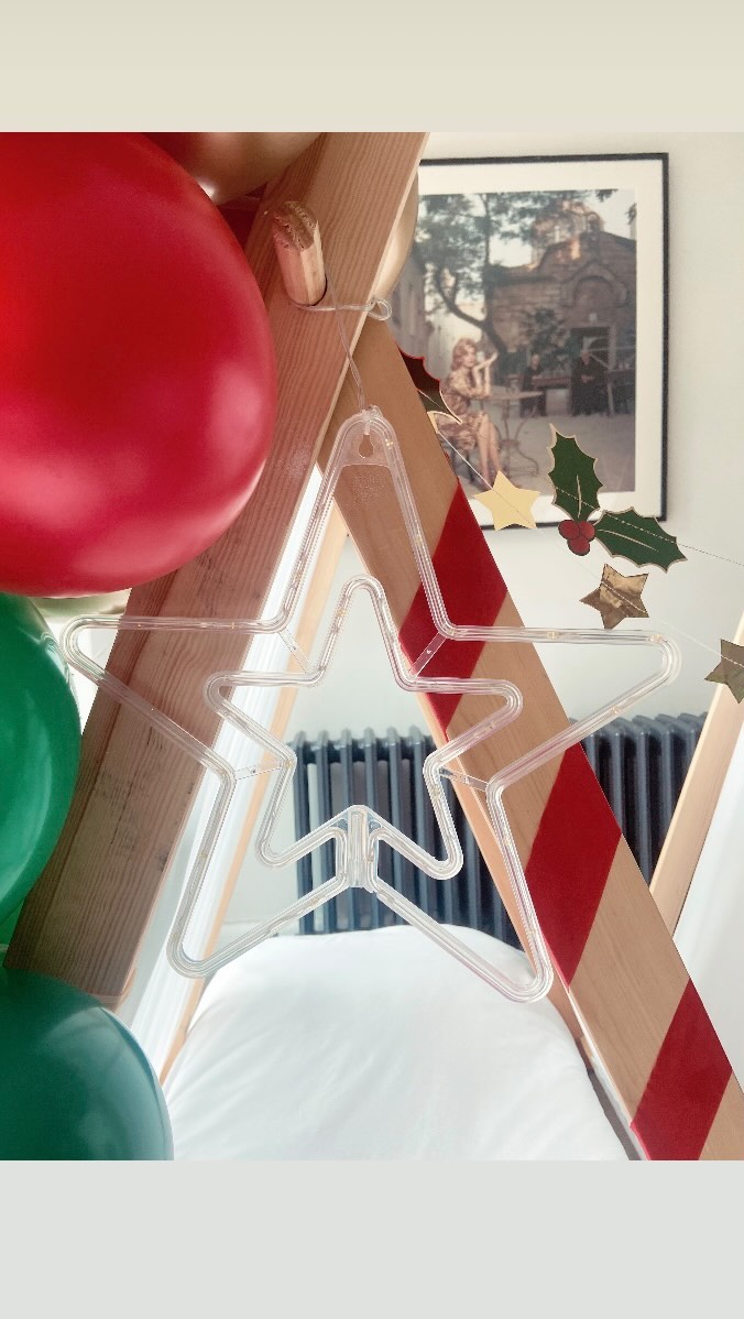 Classic Christmas our 2nd theme 🎅
The most magical way to wake up over the Festive Season 🎄
DM to book or for more info ❄️
Classic Christmas and a Winter Wonderland the most magical moments ✨
#christmasdecor #christmassleepover #teepeeparty #christmasteepeesleepover #teepeesleepover #slumberparty #hertfordshiremums #bedfordshiremums #essexmums #christmasmomemts #teepeemoments #sleepovermoments
Bespoke Biscuits @thecursoncakehouse 💚