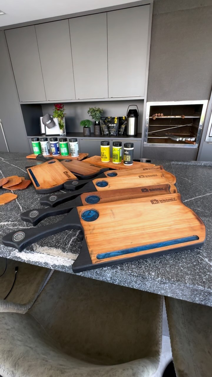 @rockwood_marcenaria
.
Parceria fechada com a Rockwood Marcenaria!
Qualidade e sofisticação para os meus eventos de churrasco!
Agradeço pela confiança em meu trabalho! 👊🏻
.
#tabuasrockwood
A melhor para o seu churrasco!