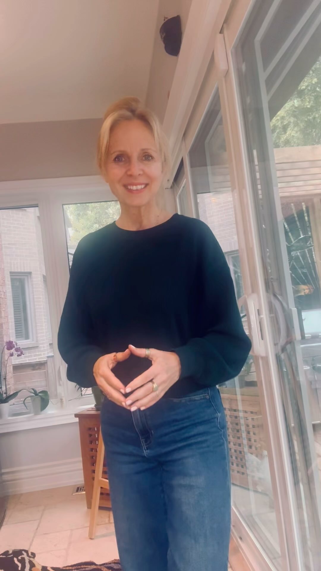 Let's strengthen the lung energy channel this autumn.
This is the time of year we want to help our lungs stay strong and in this spring forest Chinese medicine movement we can help do just that.
How:
Open your fingers and hold your hands above your head, making sure your elbows are above your shoulders. For lung problems holding both hands above your head is most effective. If you are engaged in an activity, holding up one hand is still helpful. You can also chant the sound "seeeeeee".
How long:
One minute or has needed
How often:
Has needed and the best times for lungs being on duty is 5:00 to 7:00 AM
And 11:00 to 1:00 PM
Why?
Holding your hands and arms above your head opens up a strong flow of energy through your lungs, large intestine, heart and other meridians which start or end in your hands. It is especially good for your lungs which are on duty in fall.
#autumnseason #lunghealth #coldprevention #coughremedy #chinesemedicineworks #selfhealing #wednesdaywellness 😮💨